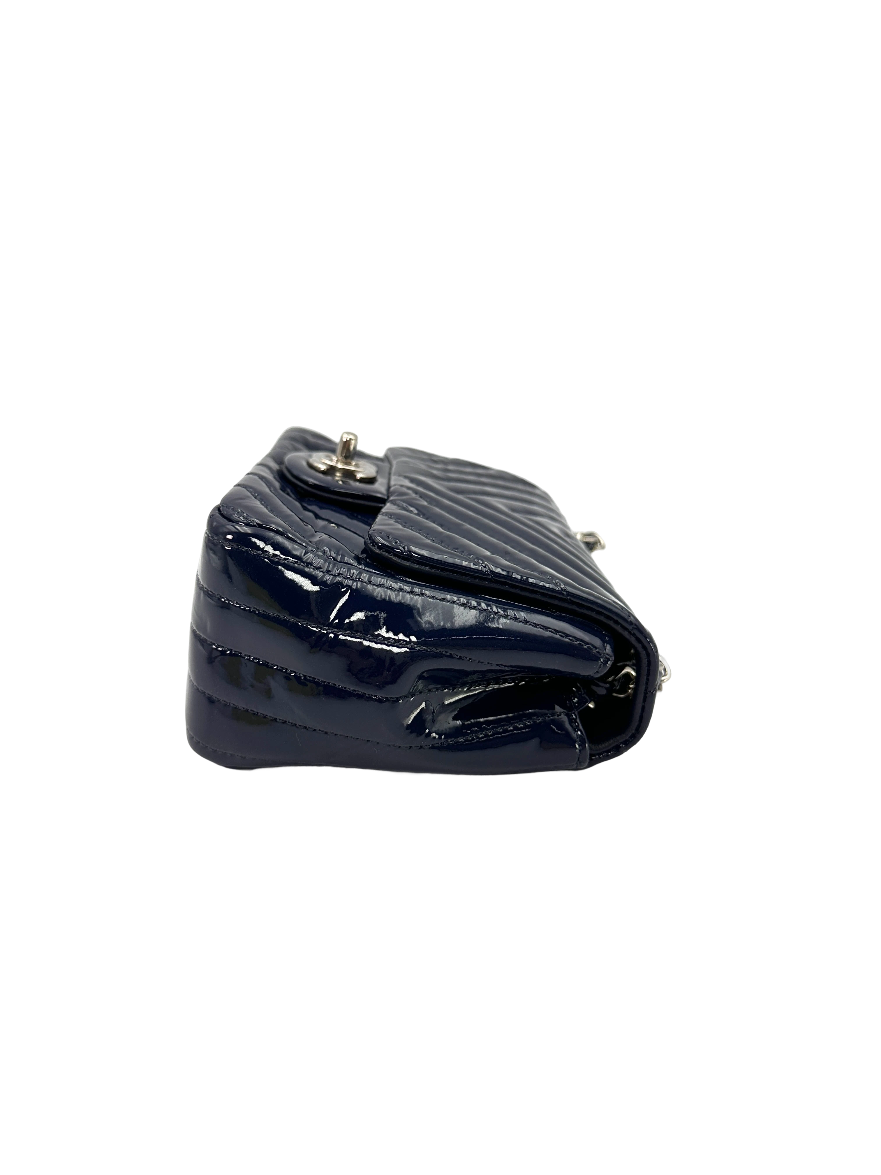 Chanel Classic Flap Navy Chevron Quilted Patent Leather Flap Bag(21***32) CC2336