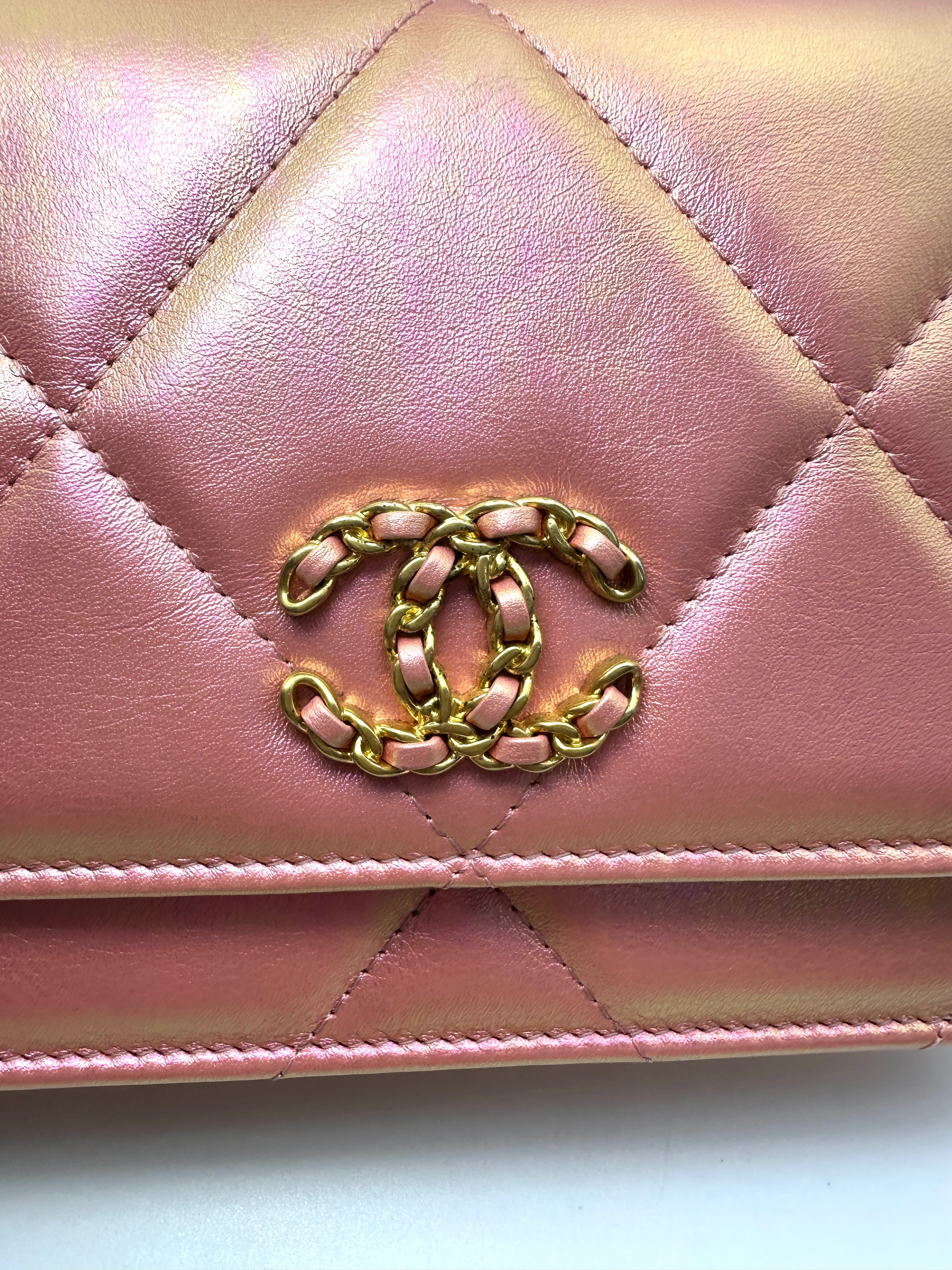 Chanel 19Bag Iridescent Pink Quilted Leather Wallet On Chain(31***48) CC2342
