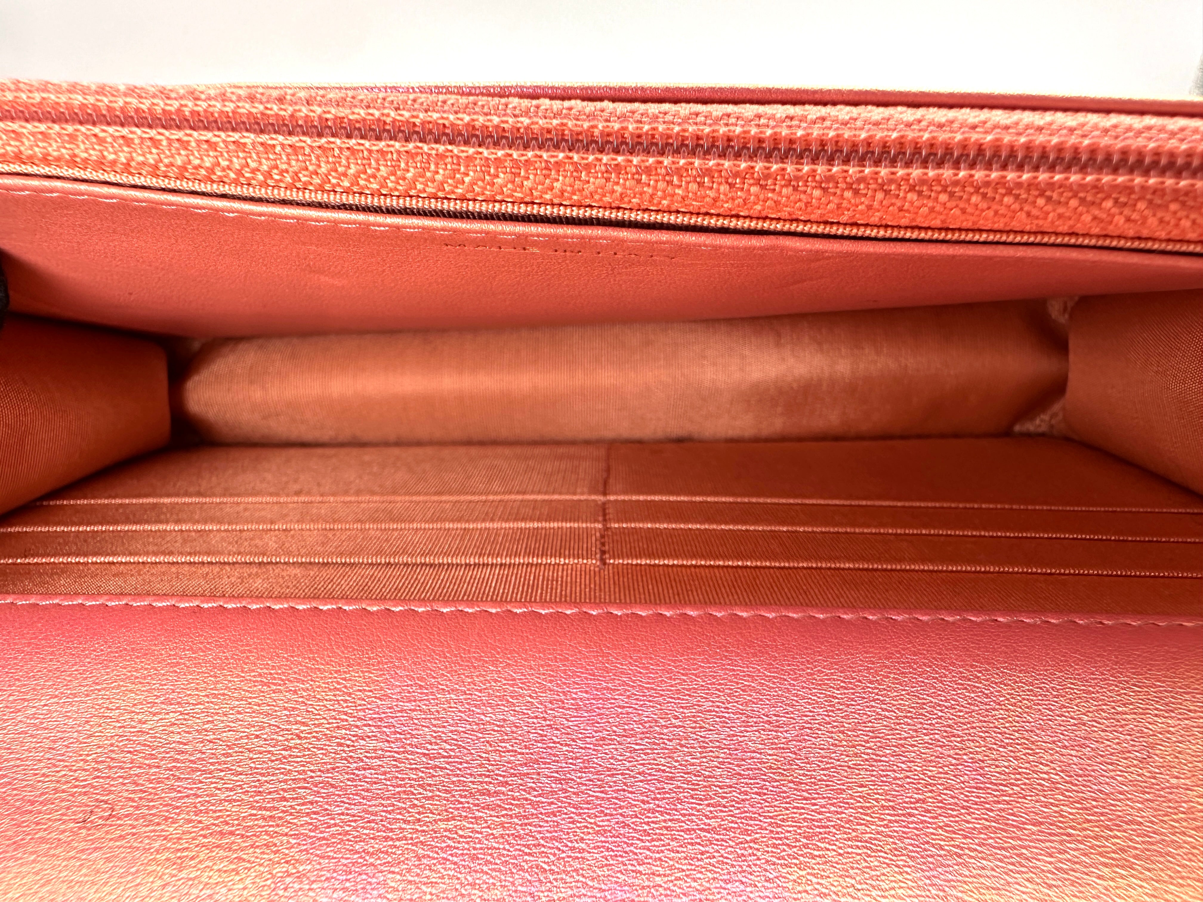 Chanel 19Bag Iridescent Pink Quilted Leather Wallet On Chain(31***48) CC2342