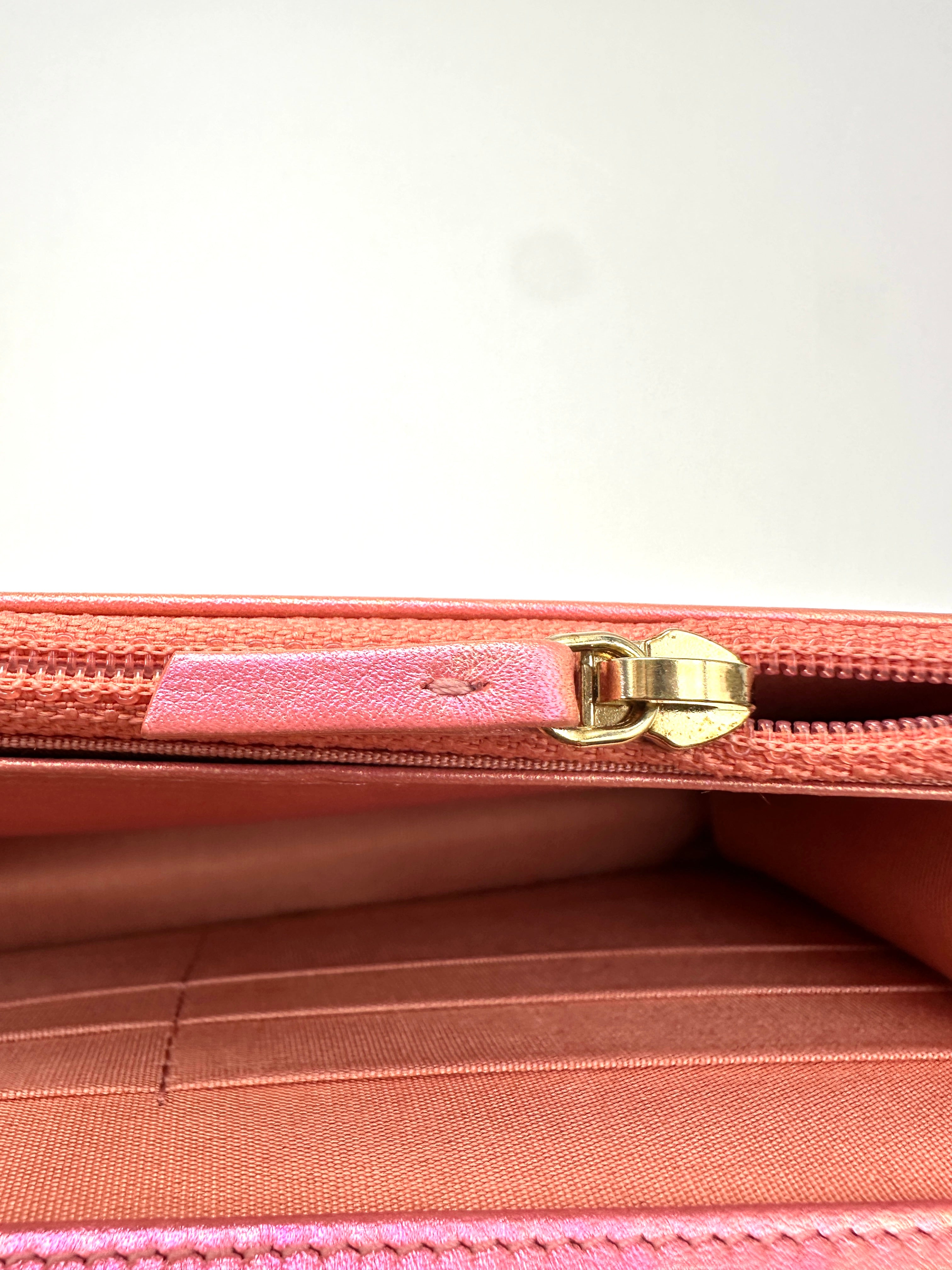 Chanel 19Bag Iridescent Pink Quilted Leather Wallet On Chain(31***48) CC2342