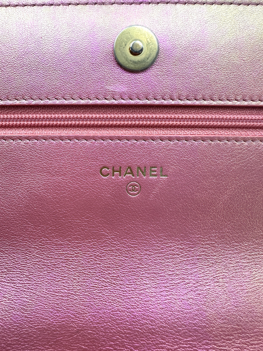 Chanel 19Bag Iridescent Pink Quilted Leather Wallet On Chain(31***48) CC2342