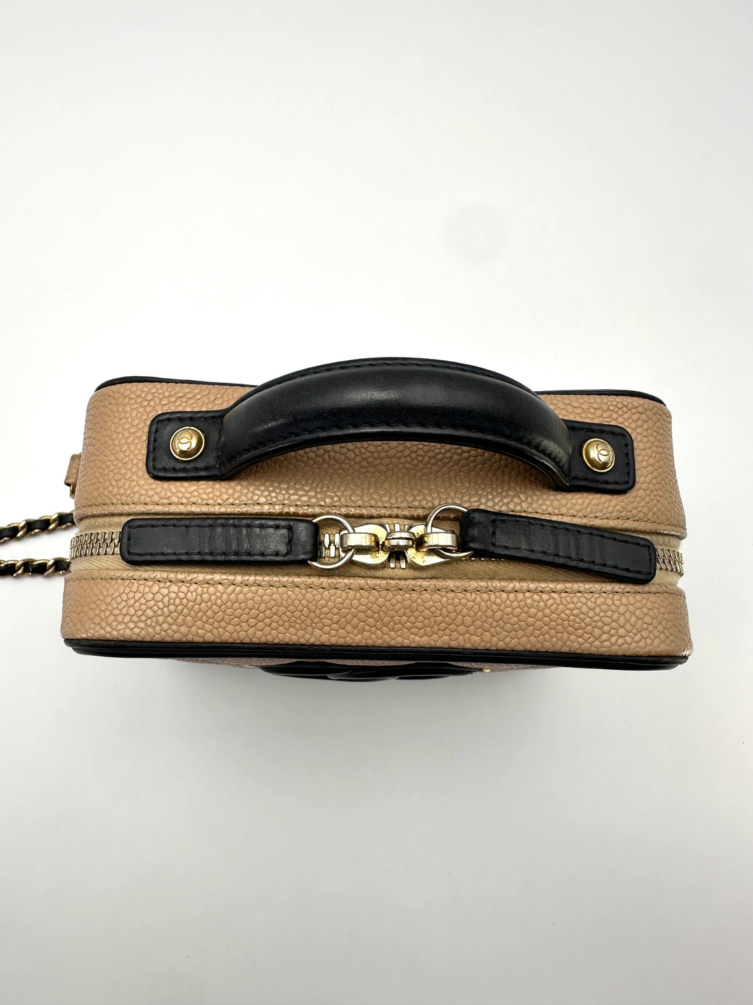 Chanel CC Filigree Black/Beige Quilted Leather Top Handle Vanity Case(26***26) CC2357