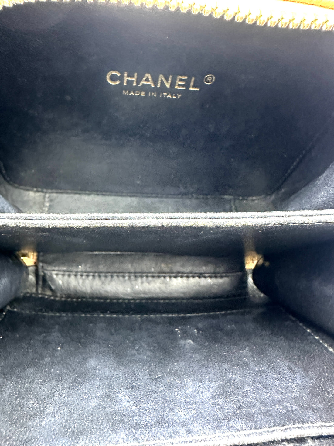 Chanel CC Filigree Black/Beige Quilted Leather Top Handle Vanity Case(26***26) CC2357