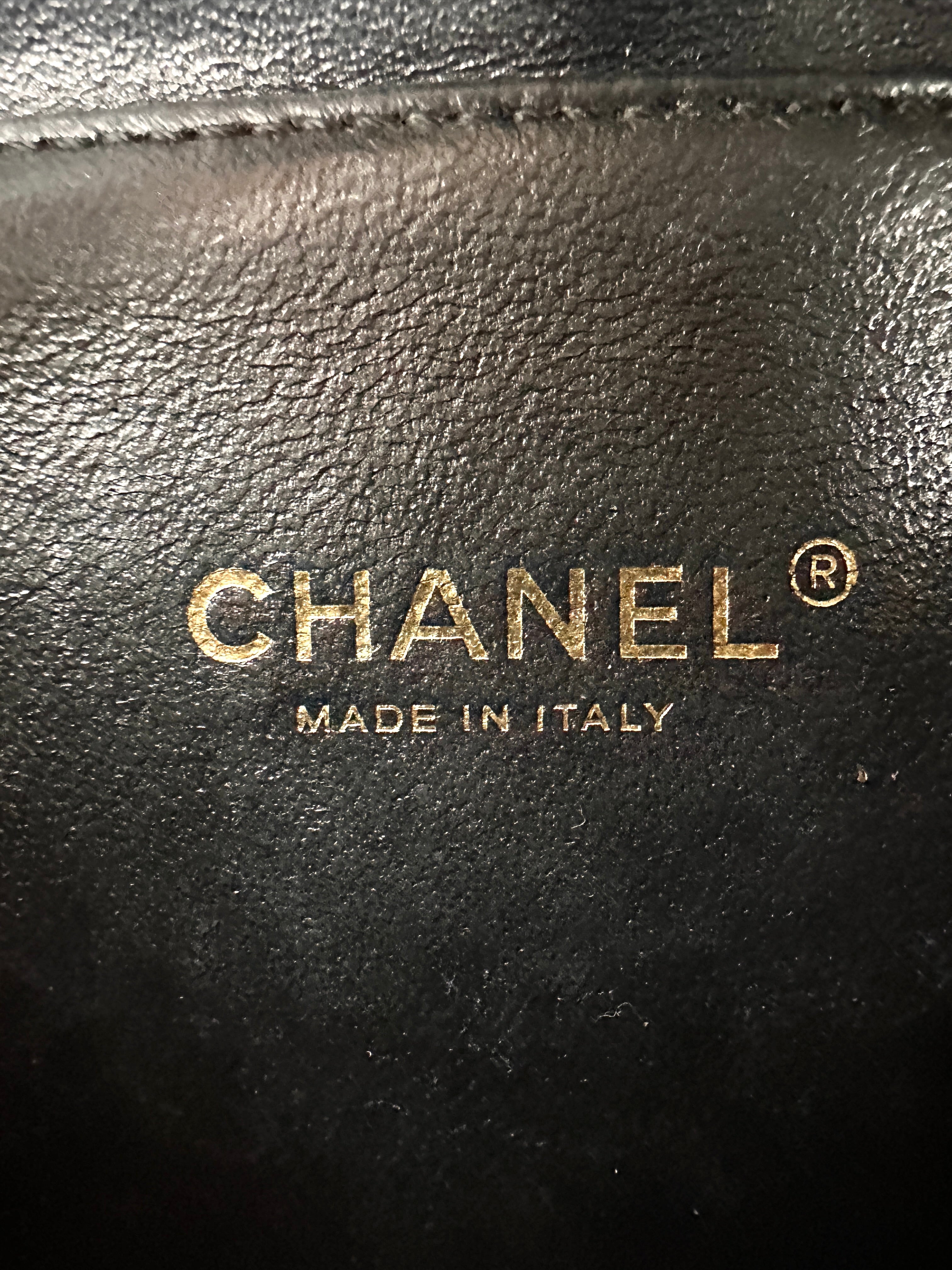 Chanel CC Filigree Black/Beige Quilted Leather Top Handle Vanity Case(26***26) CC2357
