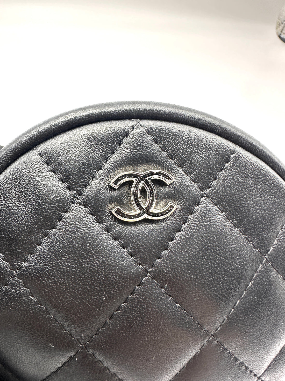 Chanel Classic Black Quilted Leather Round Clutch(26***22) CC2366