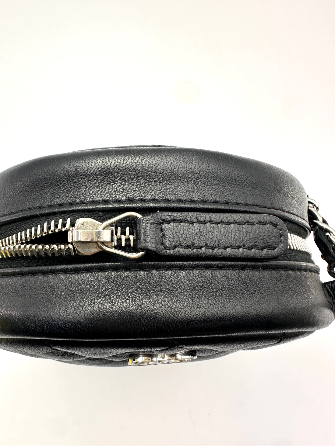 Chanel Classic Black Quilted Leather Round Clutch(26***22) CC2366