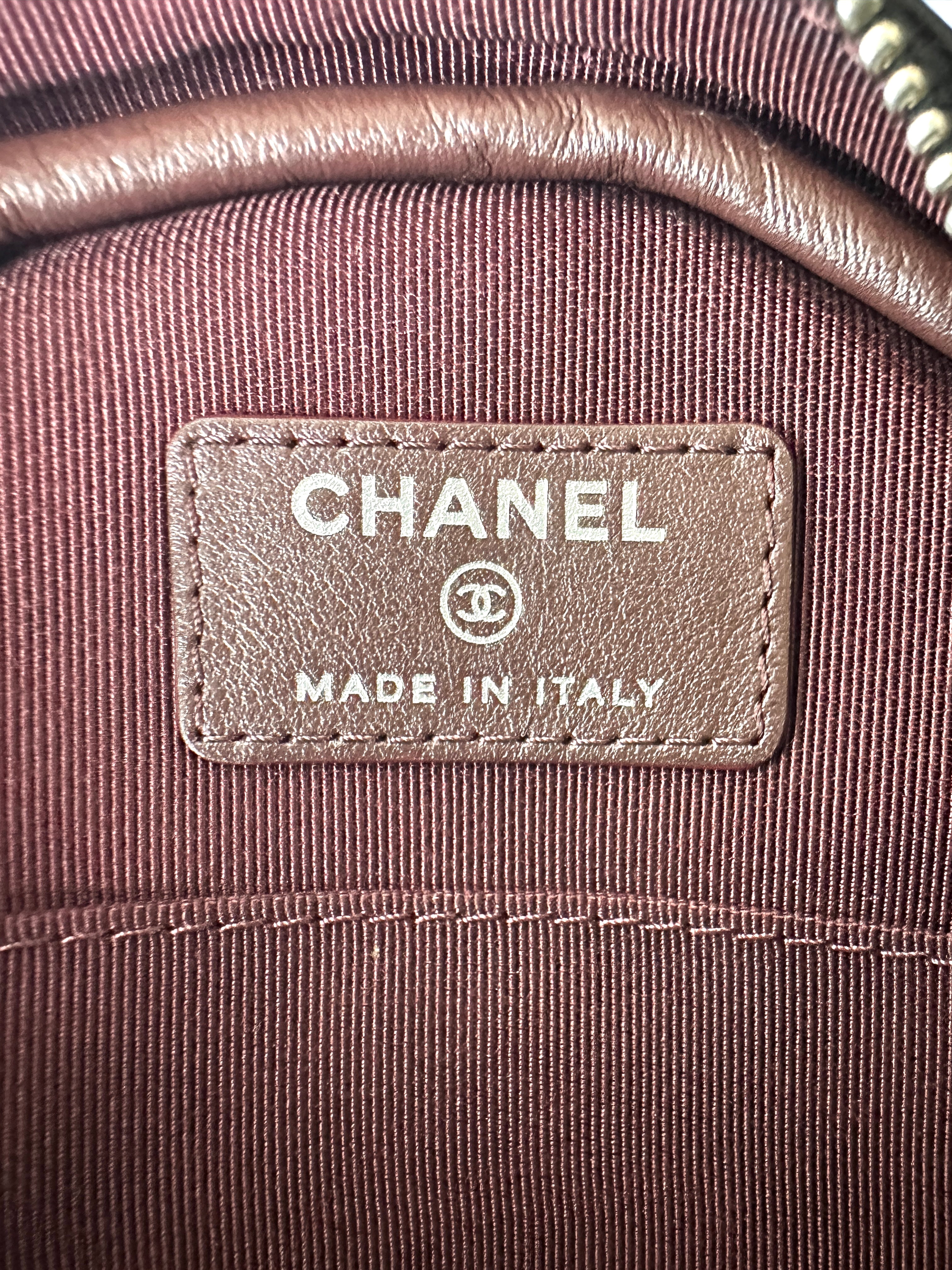 Chanel Classic Black Quilted Leather Round Clutch(26***22) CC2366