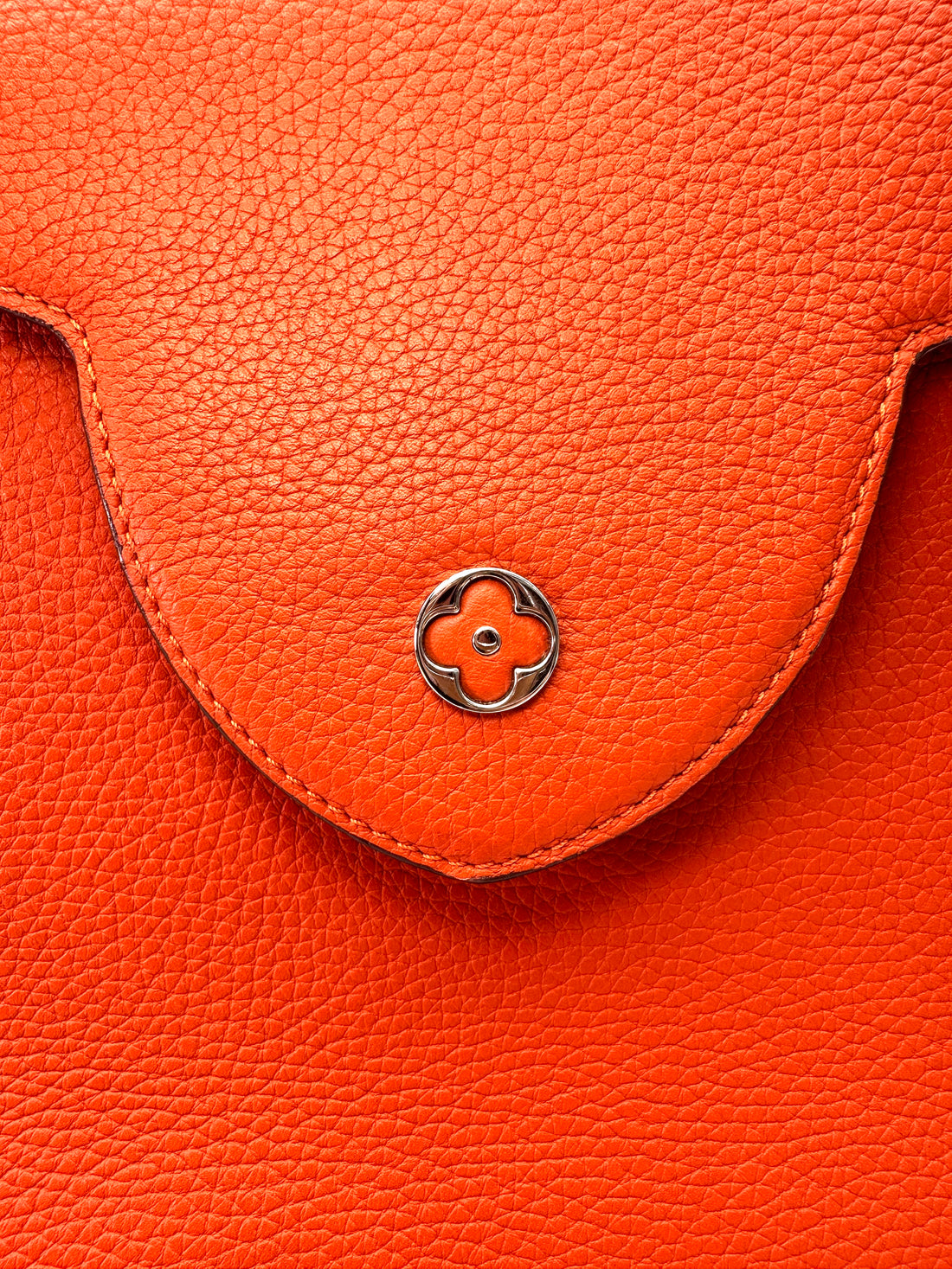 Louis Vuitton Capucines Orange Taurillon Leather Handle Bag LV3166