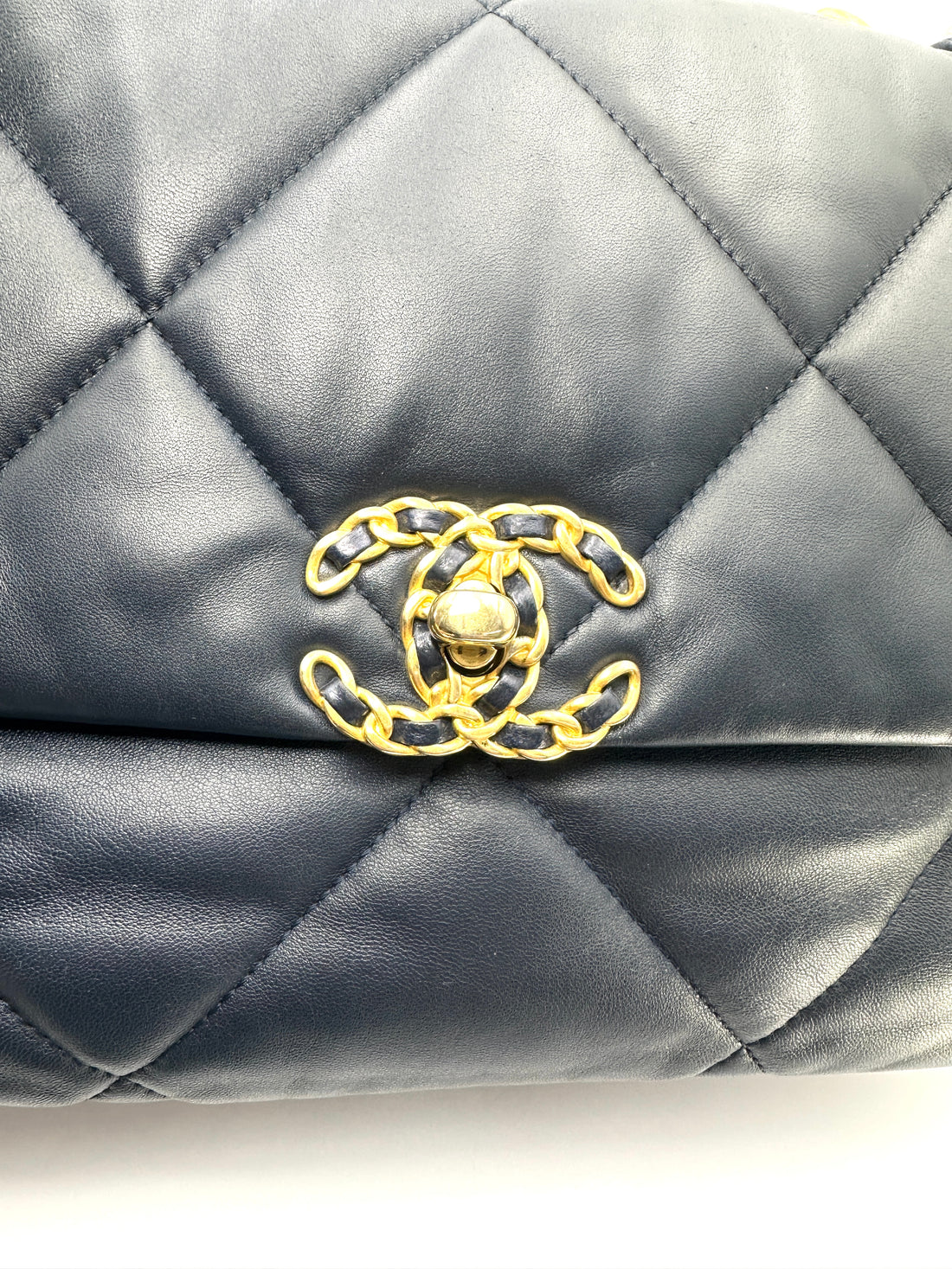 Chanel 19Bag Navy Quilted Leather Medium Size Shoulder Bag(30***25) CC2379
