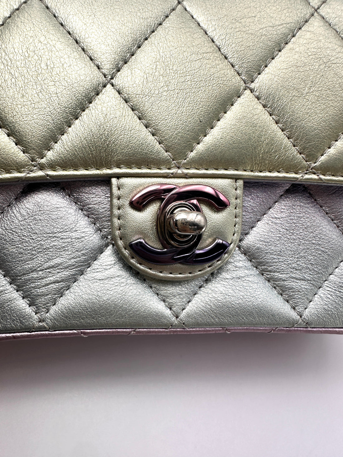 Chanel 21K Iridescent Purple Quilted Leather Mini Flap Bag(JP***P5) CC2382