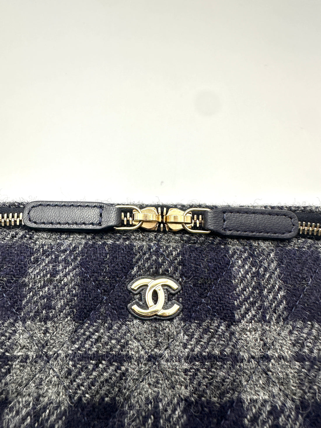 Chanel 22K Navy Tweed Leather Vanity Case(T7***U5) IRIS258