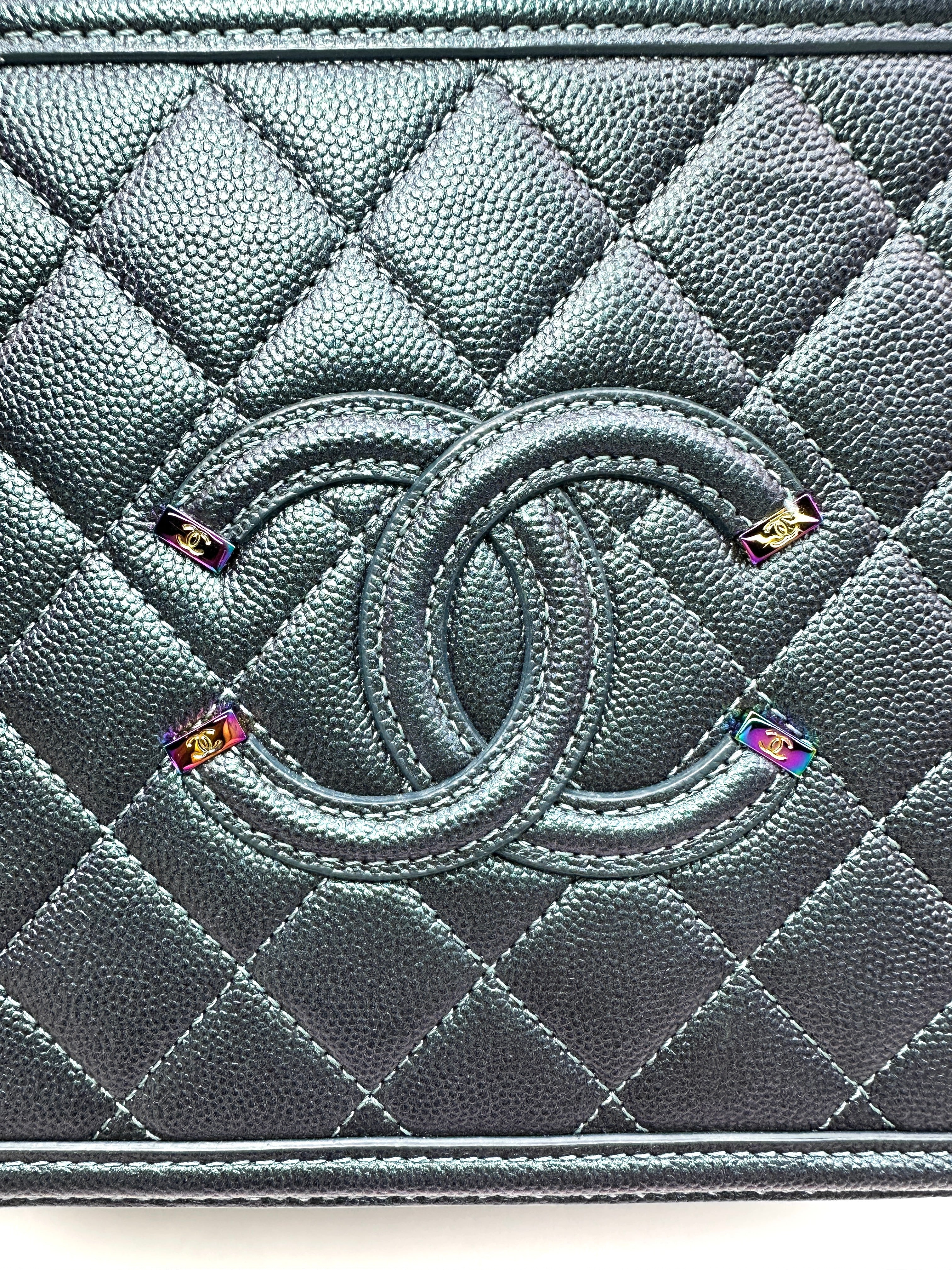Chanel CC Filigree Black Quilted Leather Top Handle Vanity Case With Iridescent Hardware(26***33) CC2389