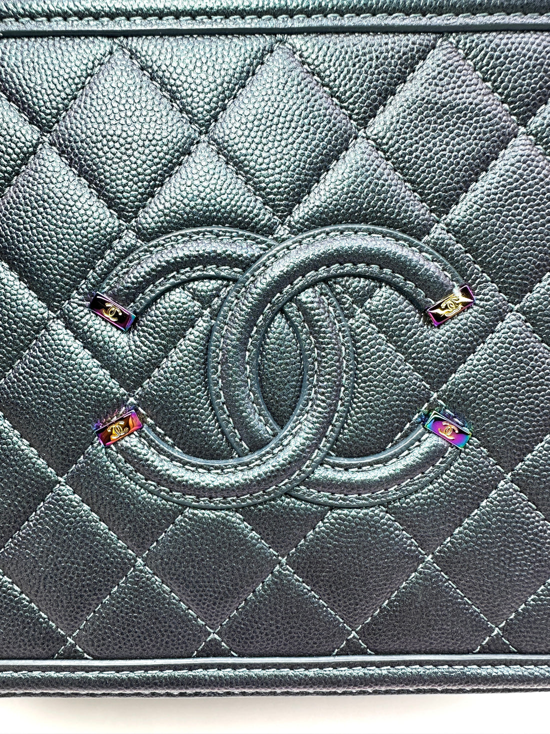 Chanel CC Filigree Black Quilted Leather Top Handle Vanity Case With Iridescent Hardware(26***33) CC2389