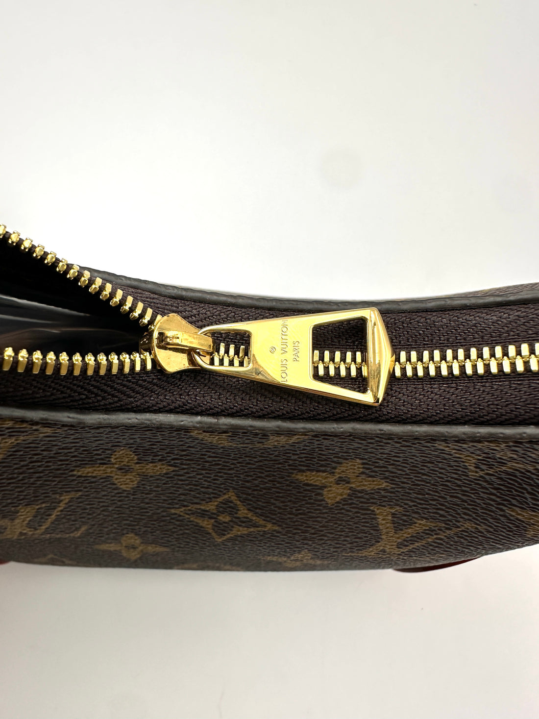 Louis Vuitton Bunlogne Monogram Canvas Shoulder Bag With Brown Cowhide Leather Trim LVQ