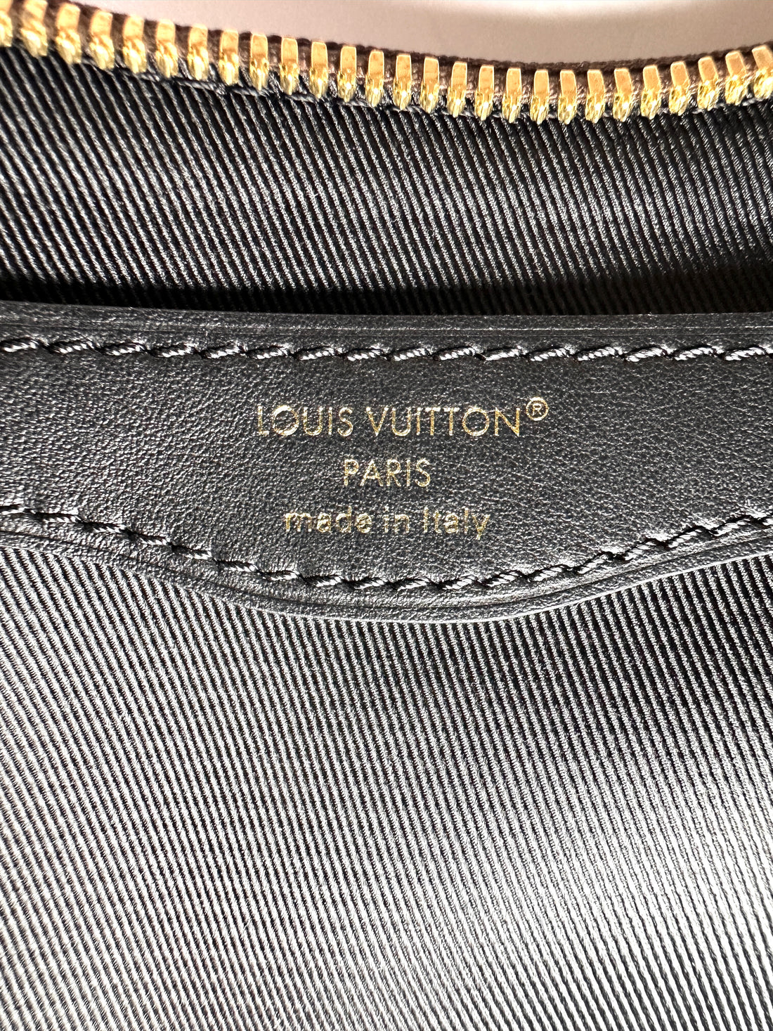 Louis Vuitton Bunlogne Monogram Canvas Shoulder Bag With Black Cowhide Leather Trim LV3173