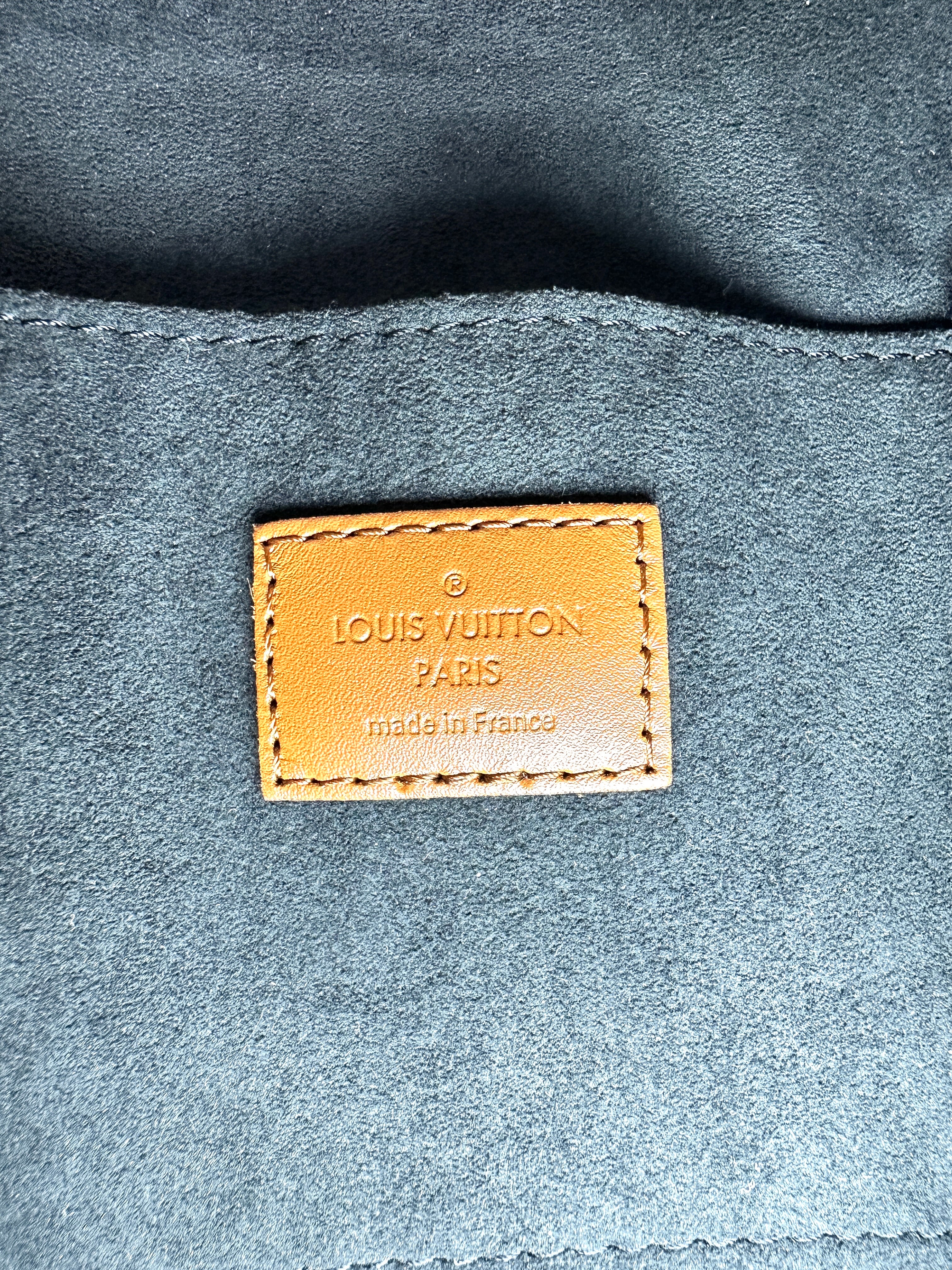 Louis Vuitton Dauphine MM Monogram Canvas Shoulder Bag LV3176