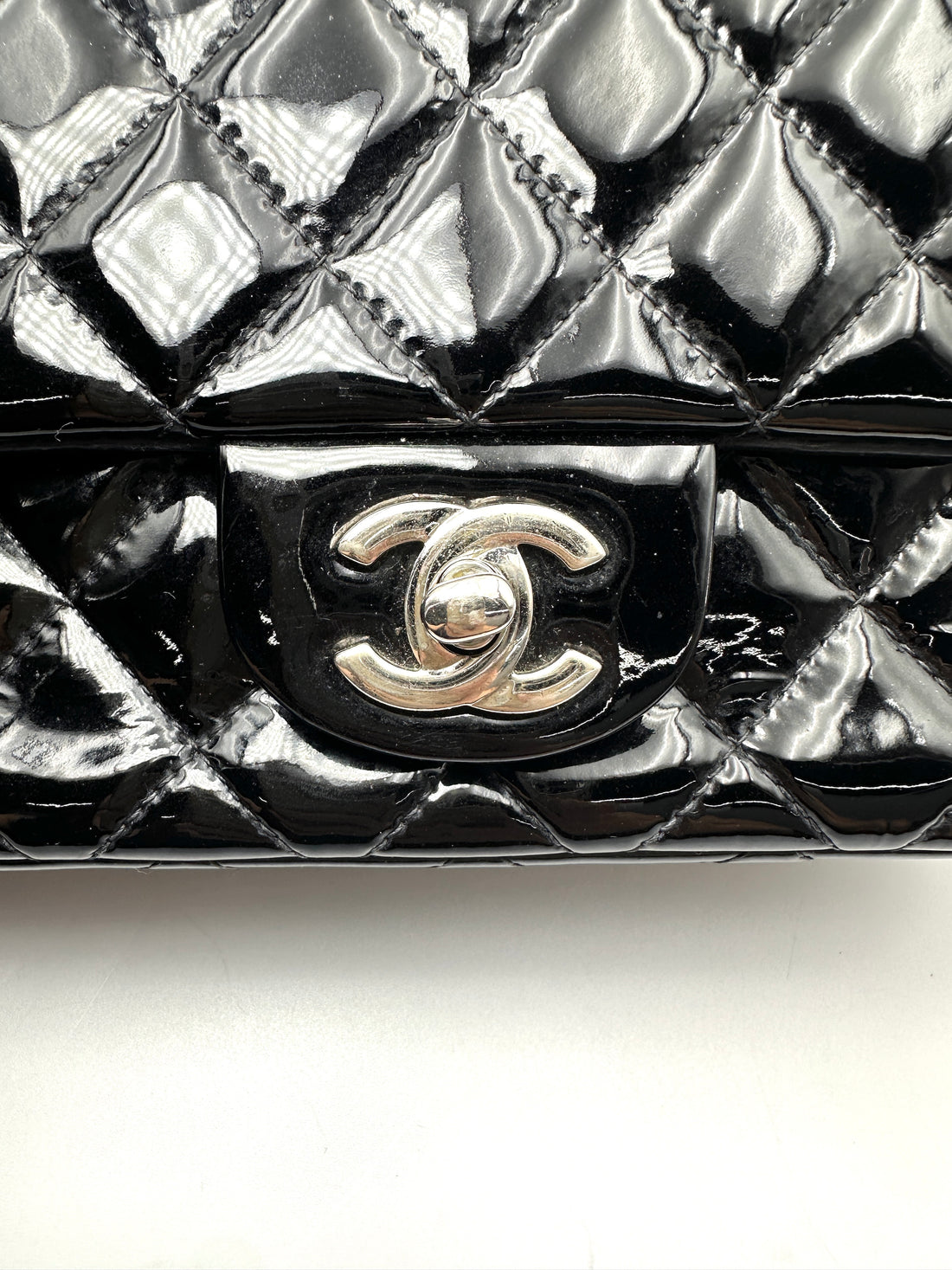 Chanel Classic Flap Black Quilted Patent Leather Mini Shoulder Bag(19***87) CC2400