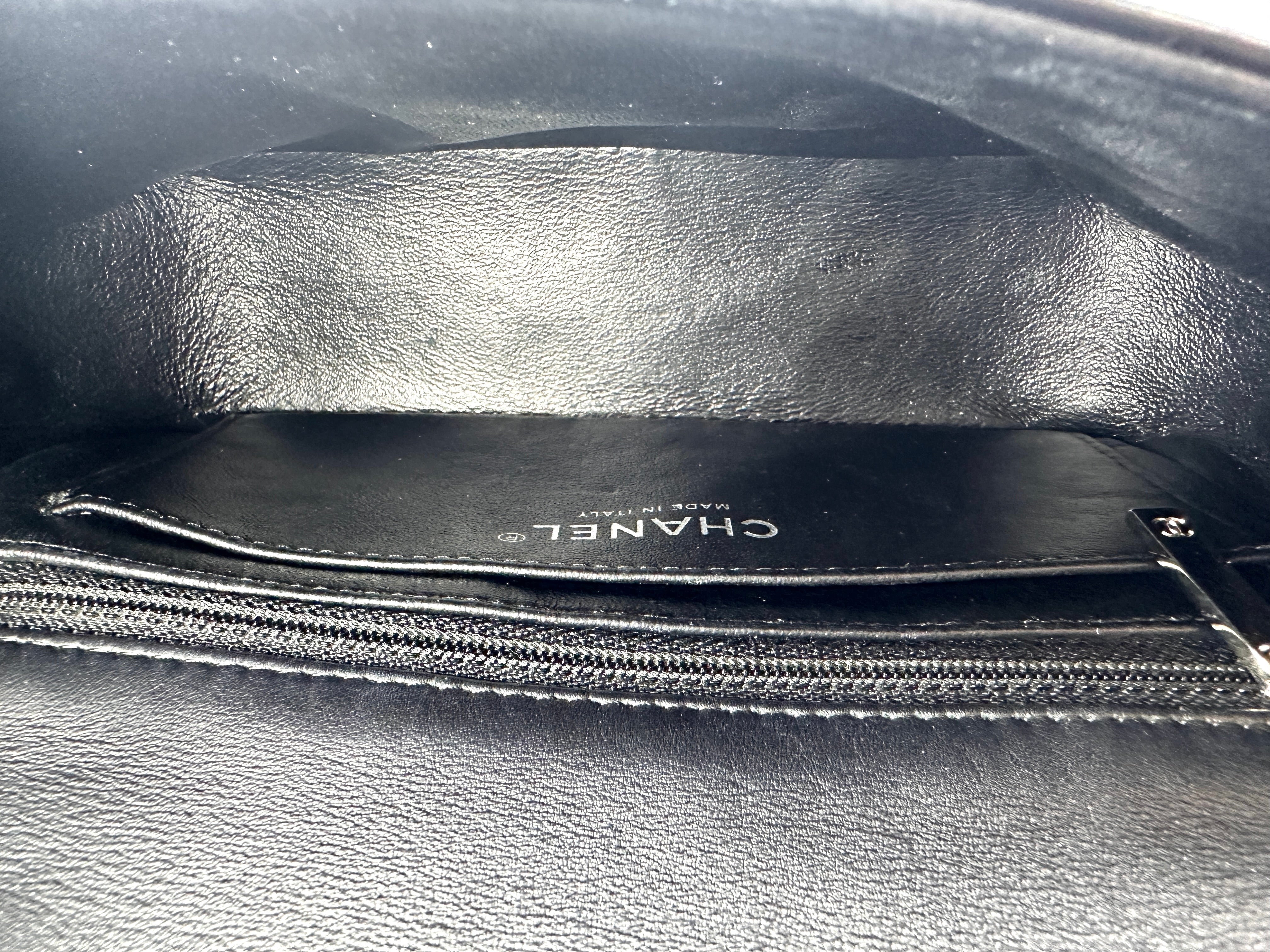 Chanel Classic Flap Black Quilted Patent Leather Mini Shoulder Bag(20***69) CC2402