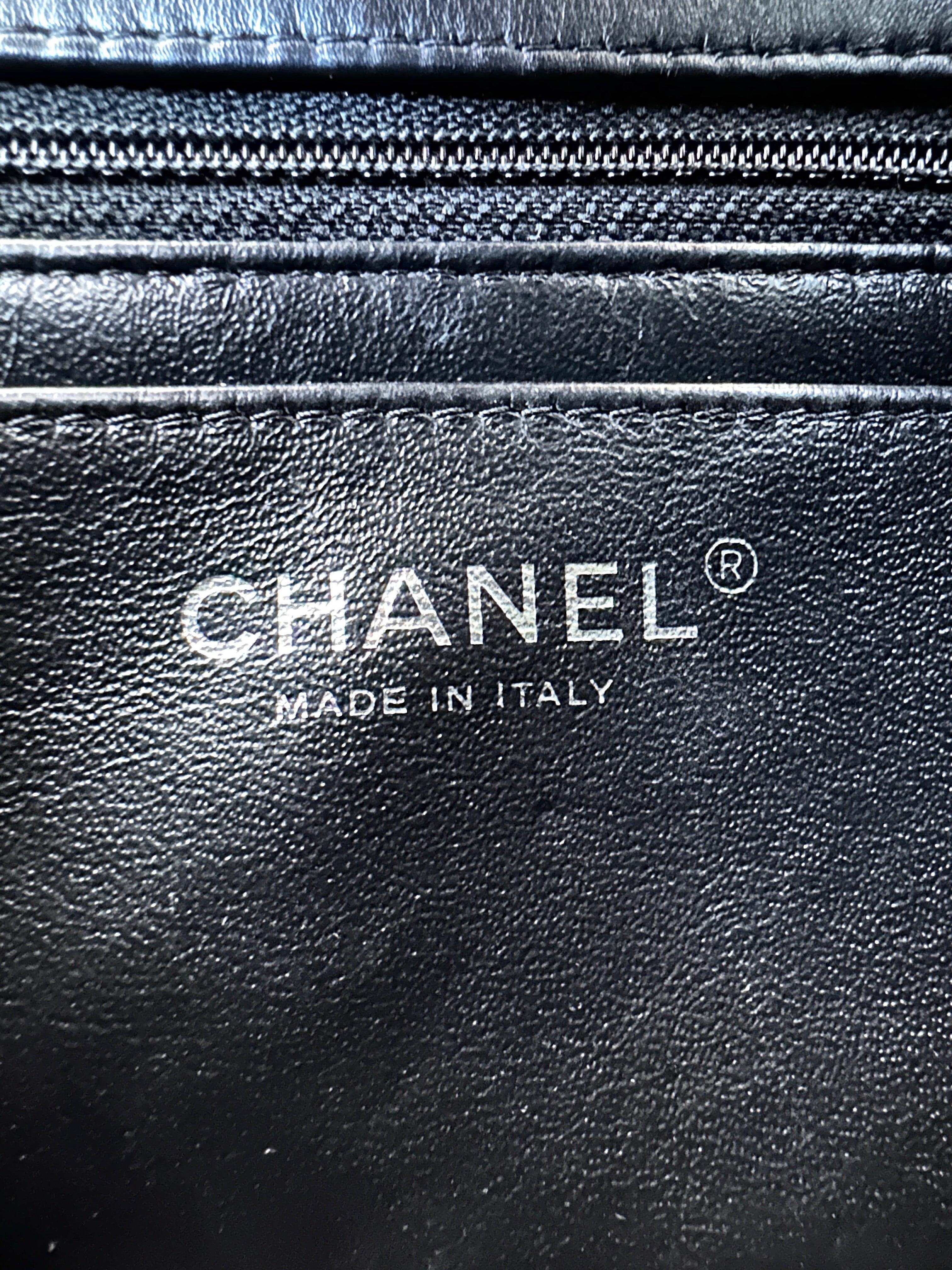 Chanel Classic Flap Black Quilted Patent Leather Mini Shoulder Bag(20***69) CC2402