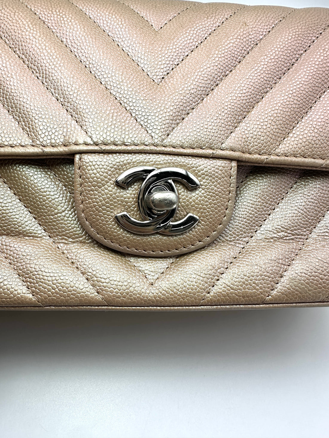 Chanel Classic Flap Iridescent Gold Chevron Quilted Leather Mini Shoulder Bag(24***05) CC2398