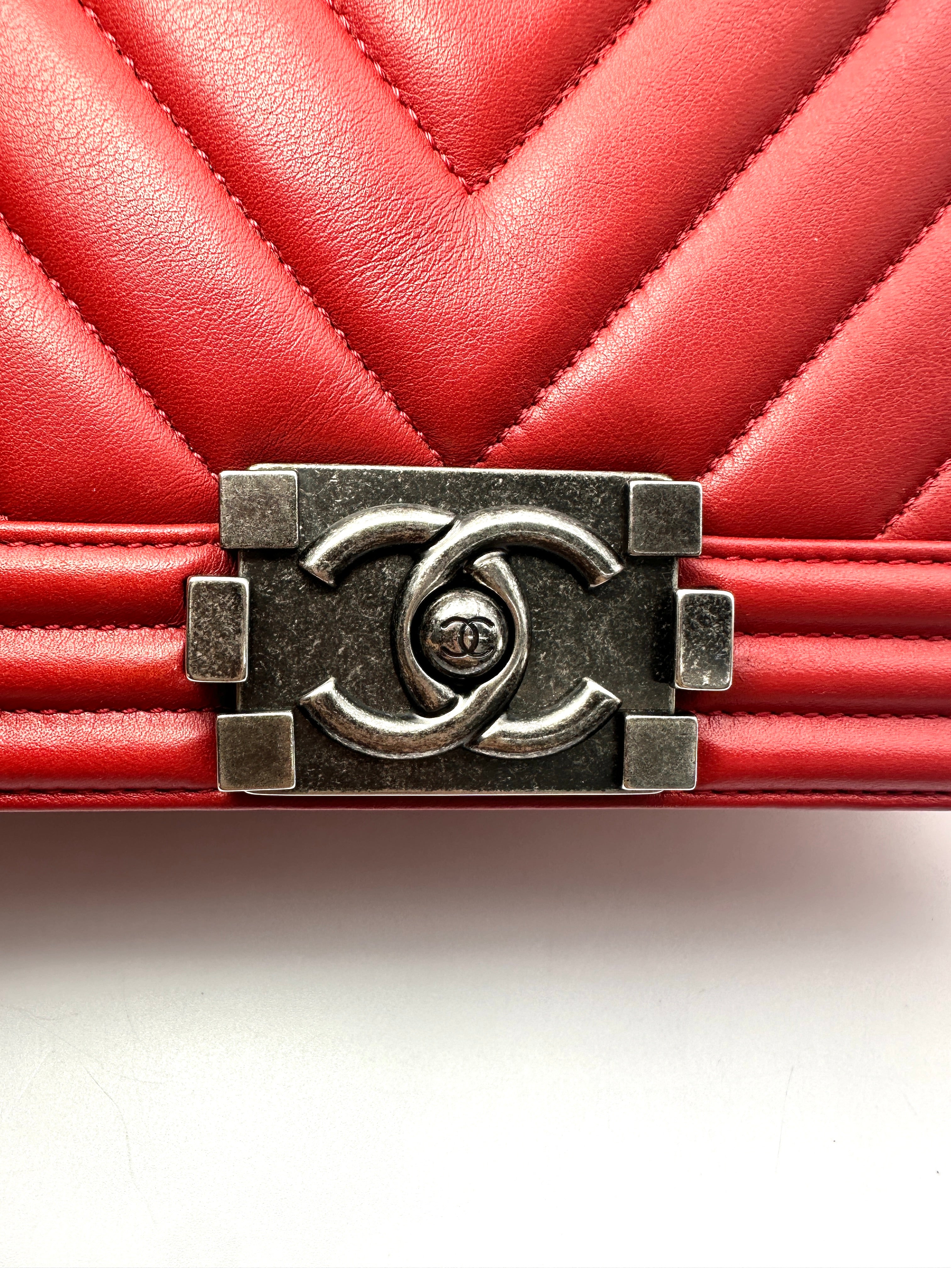 Chanel LeBoy Red Chevron Quilted Leather Medium Size Flap Bag With Silver Buckle(25***28) CC2399