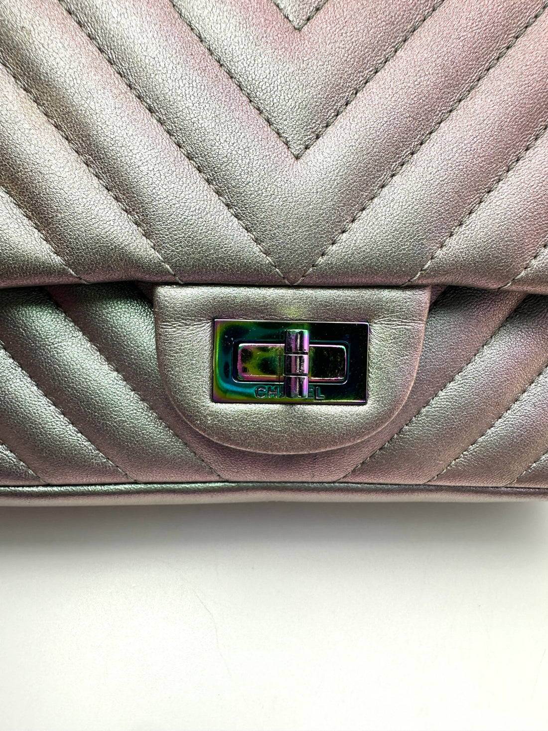 Chanel 2.55 Reissue Iridescent Purple Chevron Quilted Leather Flap Bag(24***86) CC2414