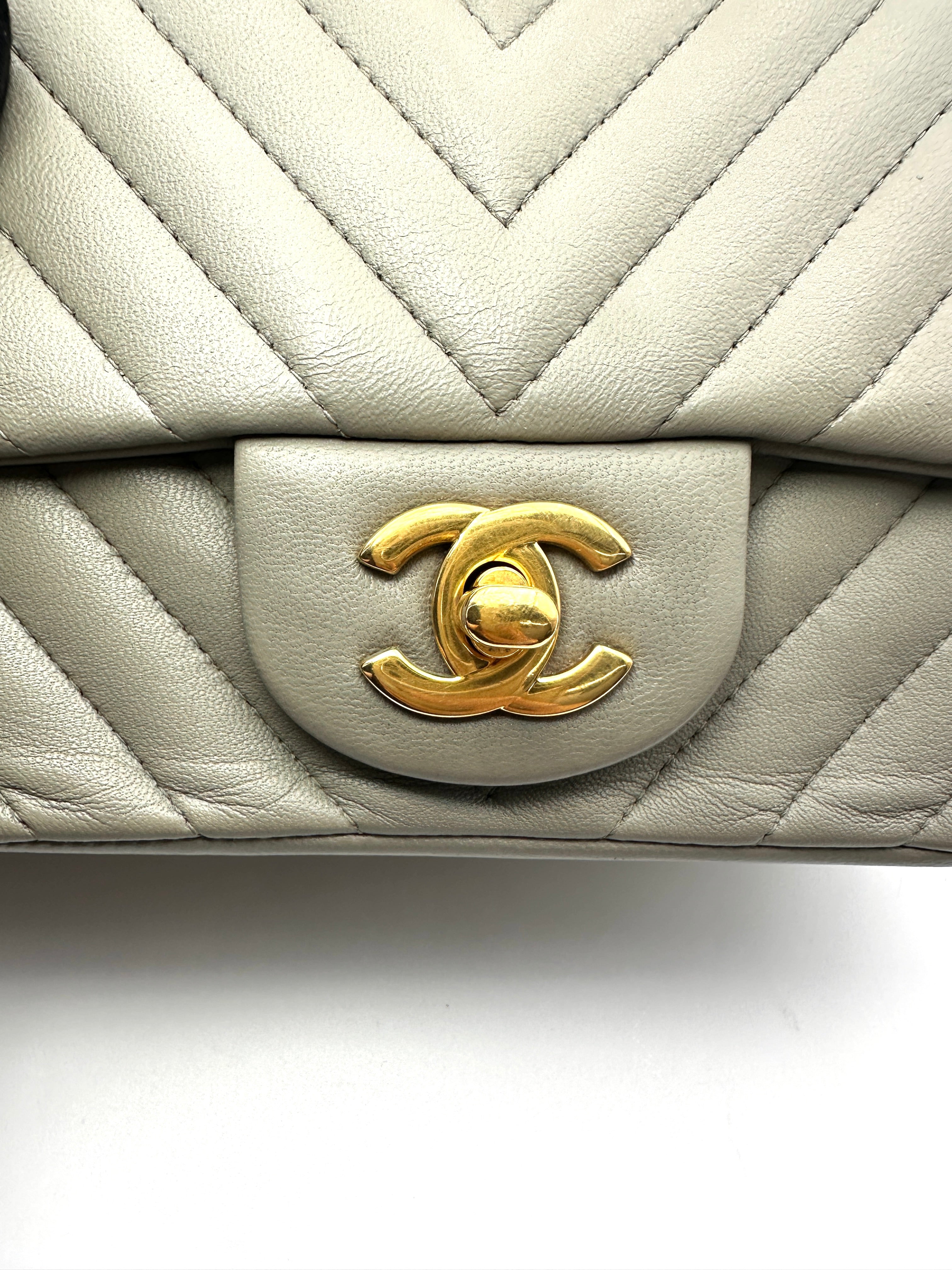 Chanel Classic Flap Grey Chevron Quilted Leather Mini Shoulder Bag(21***91) CC2404