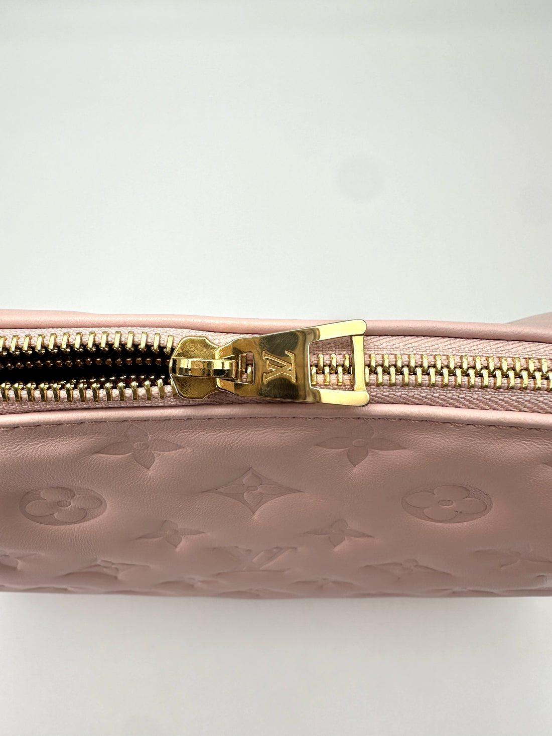 Louis Vuitton Coussin PM Pink Monogram Embossed Puffy Leather Shoulder Bag LV3191