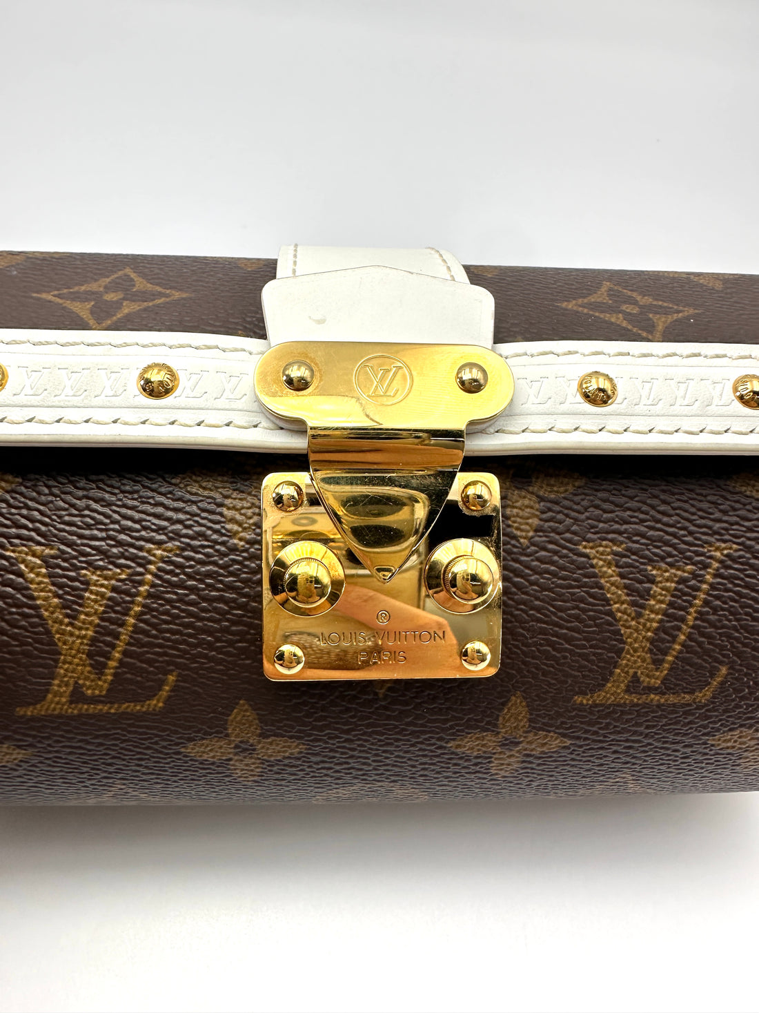 Louis Vuitton Papillon White Trim Monogram Canvas Shoulder Bag LV3193