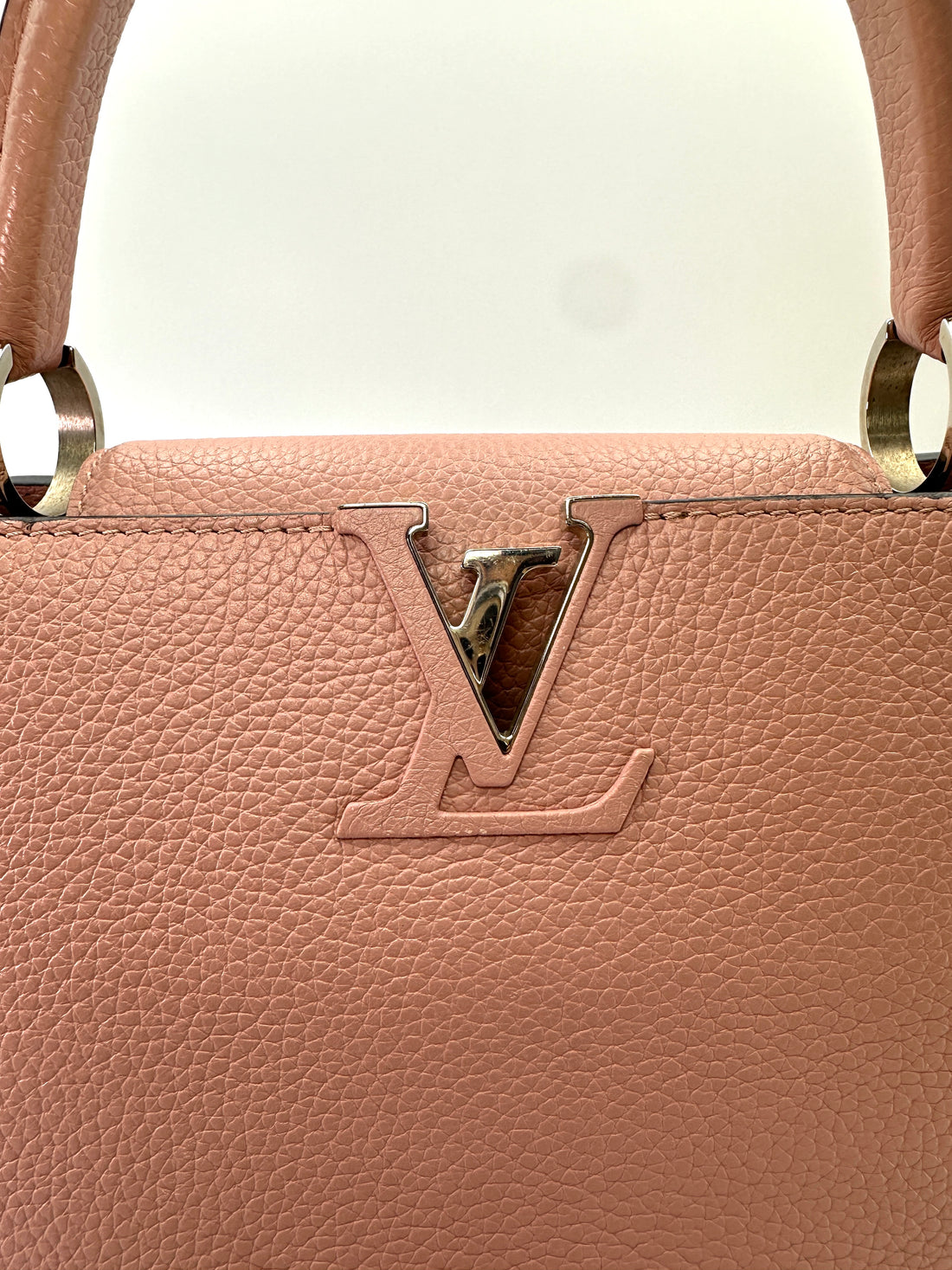 Louis Vuitton Capucines MM Pink Taurillon Leather Handle Bag LV3197