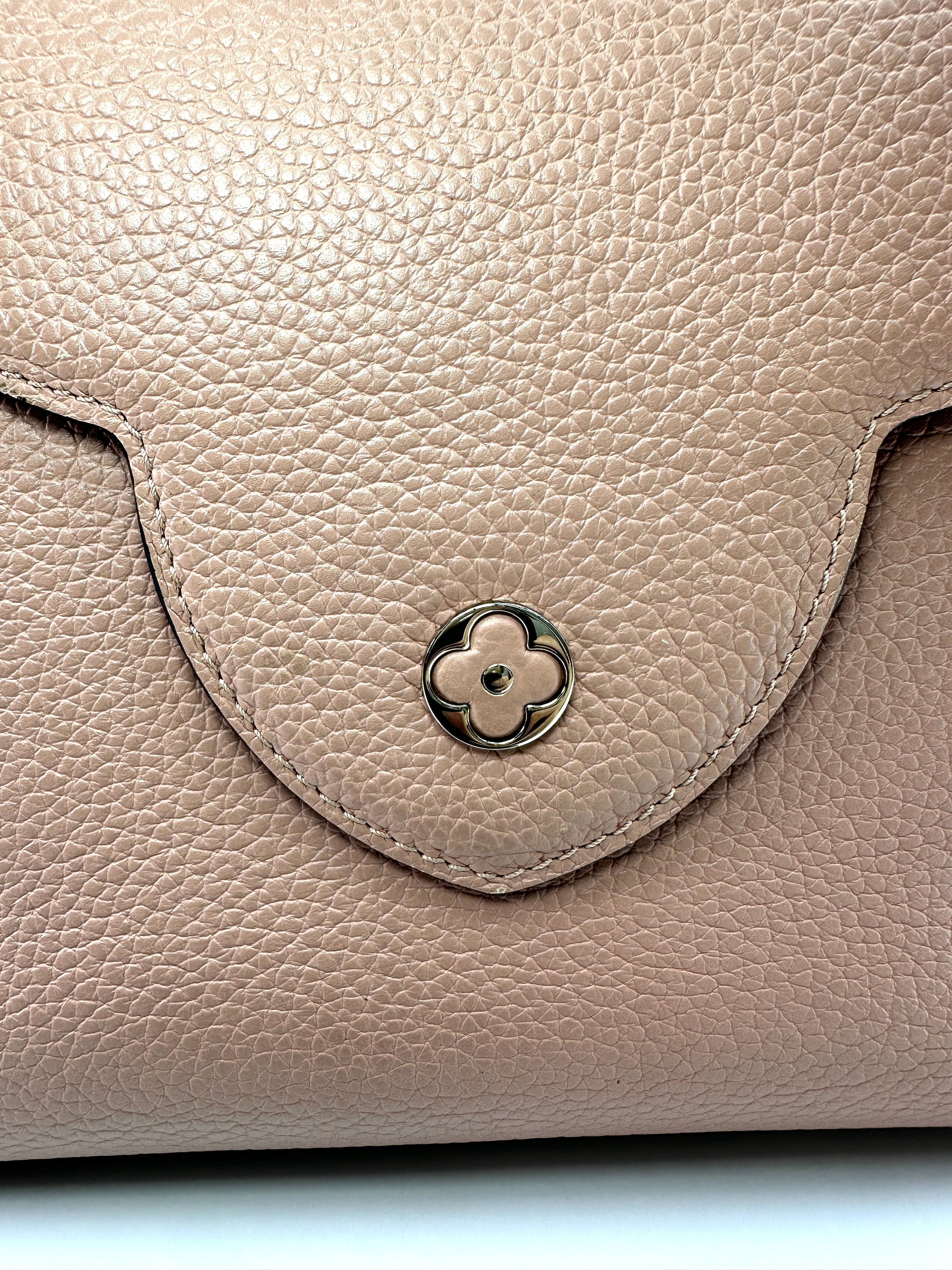 Louis Vuitton Capucines MM Pink Taurillon Leather Handle Bag LV3197