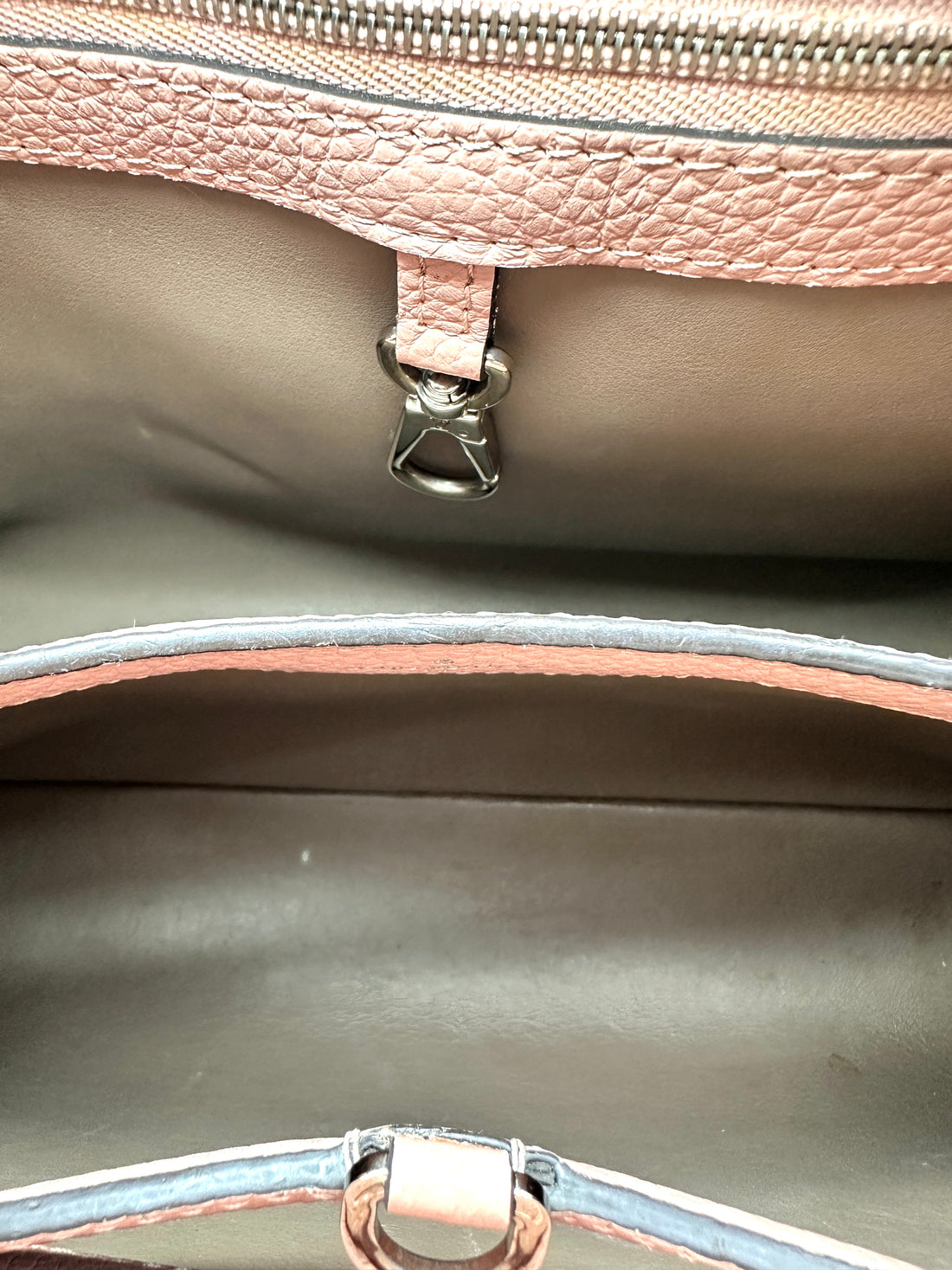 Louis Vuitton Capucines MM Pink Taurillon Leather Handle Bag LV3197