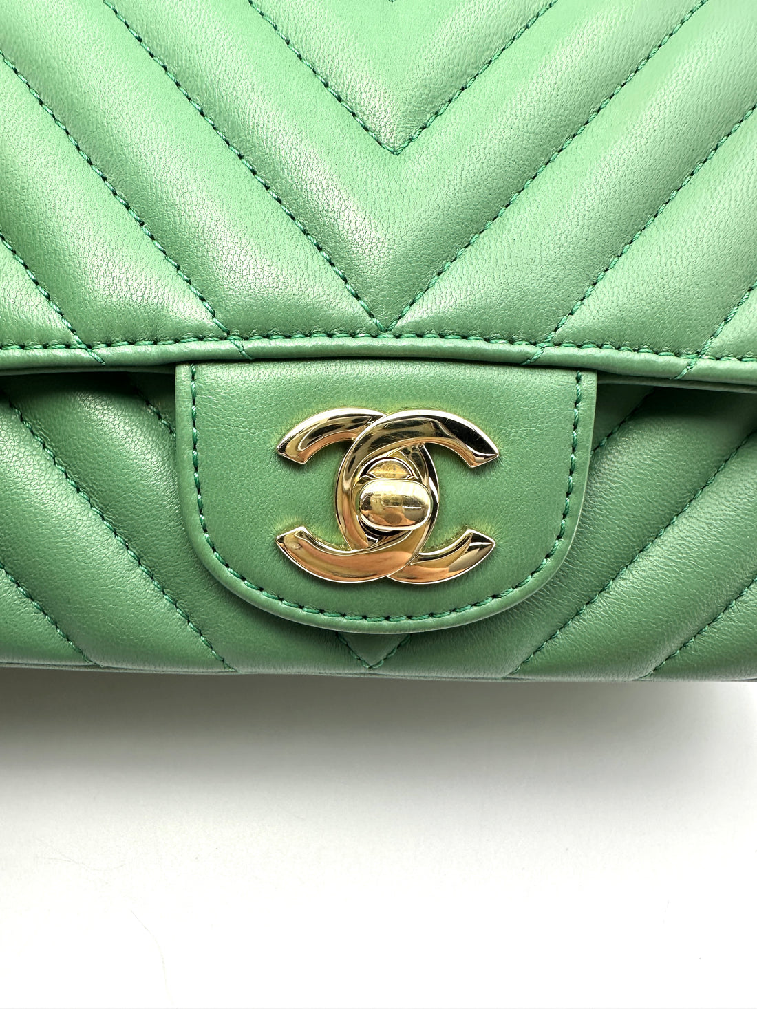 Chanel Classic Flap Green Chevron Quilted Lambskin Mini Shoulder Bag(23***32) CC2426