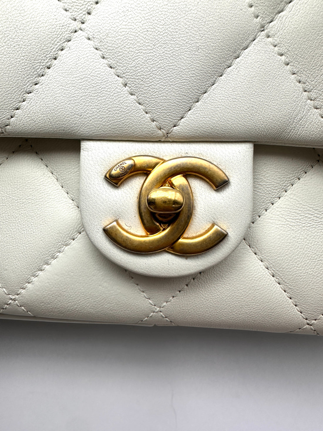 Chanel Classic Flap White Quilted Leather Mini Shoulder Bag(29***32) CC2432