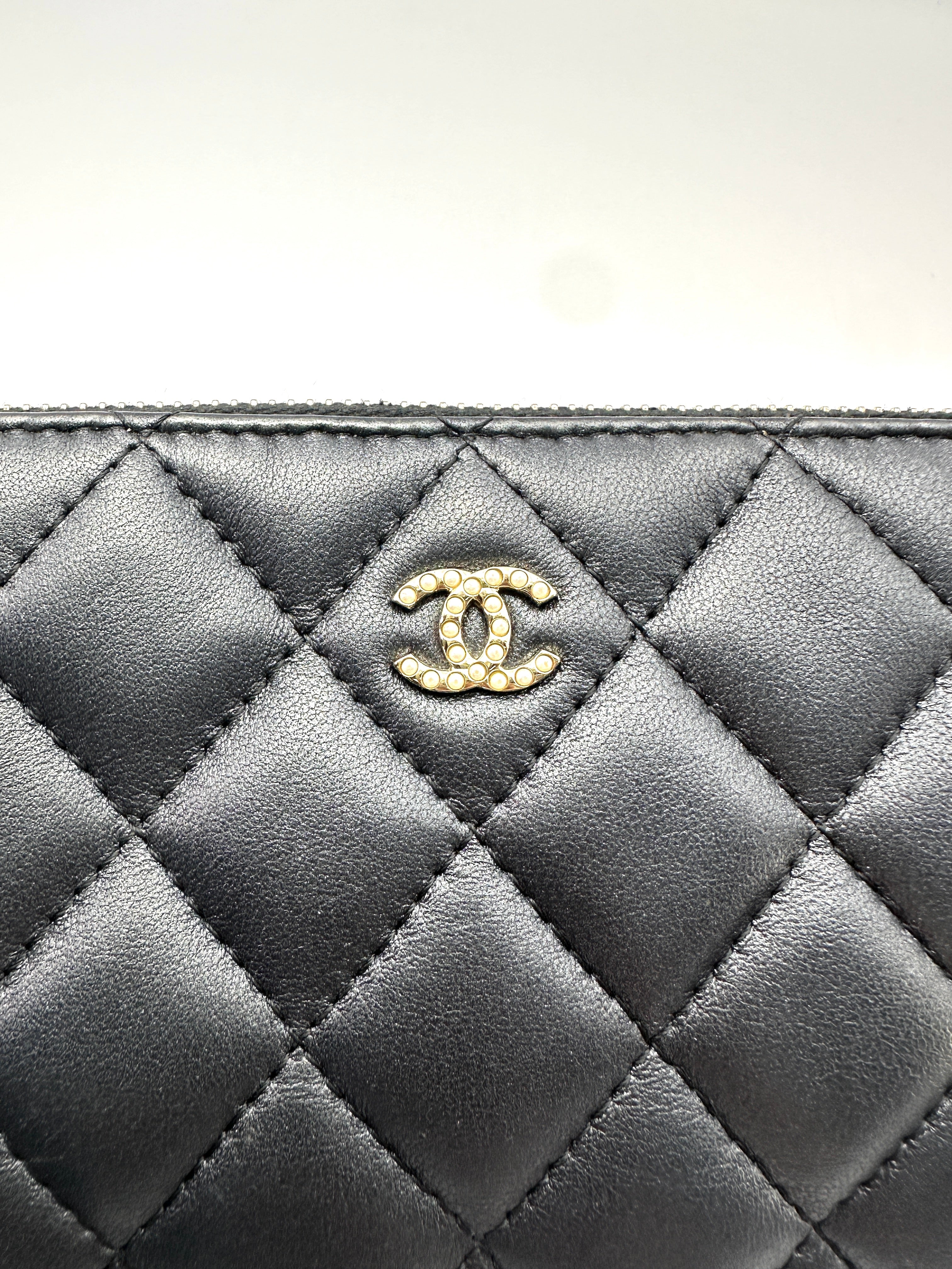 Chanel Black Quilted Leather Chain Bag(26***91) CC2425