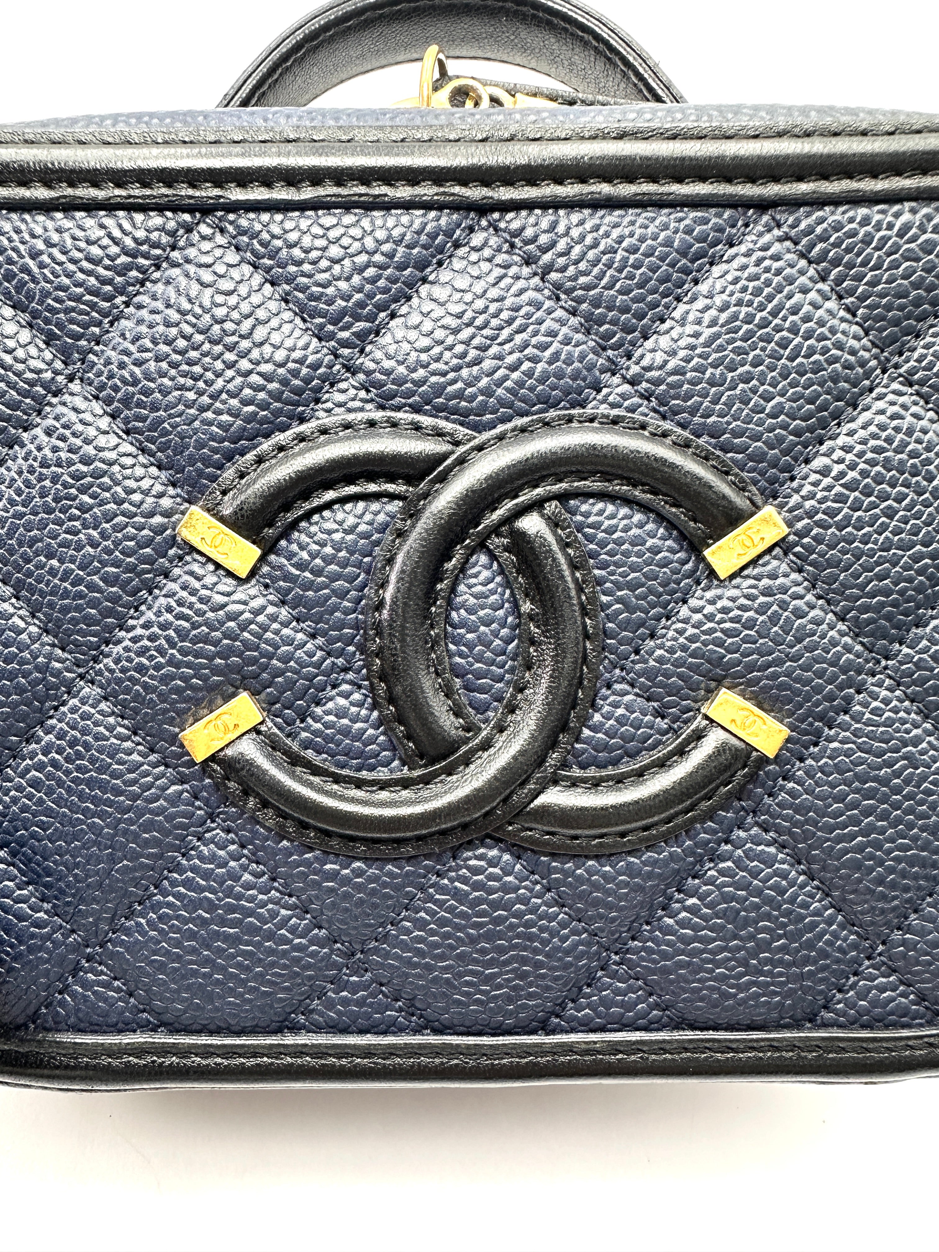 Chanel CC Filigree Navy Quilted Leather Top Handle Vanity Case(23***13) CC2423