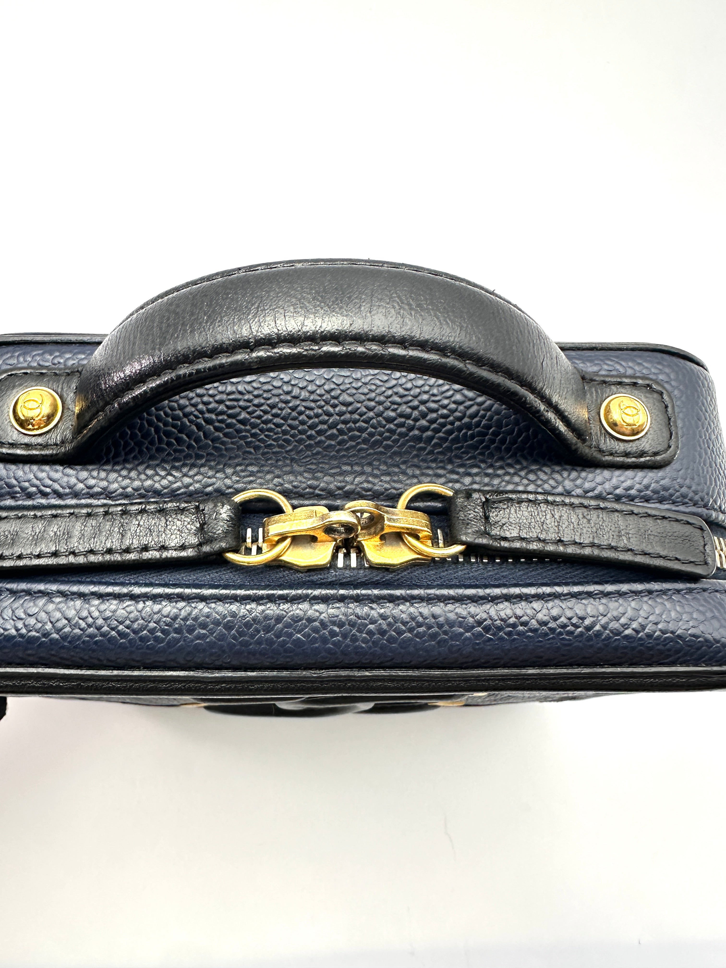 Chanel CC Filigree Navy Quilted Leather Top Handle Vanity Case(23***13) CC2423
