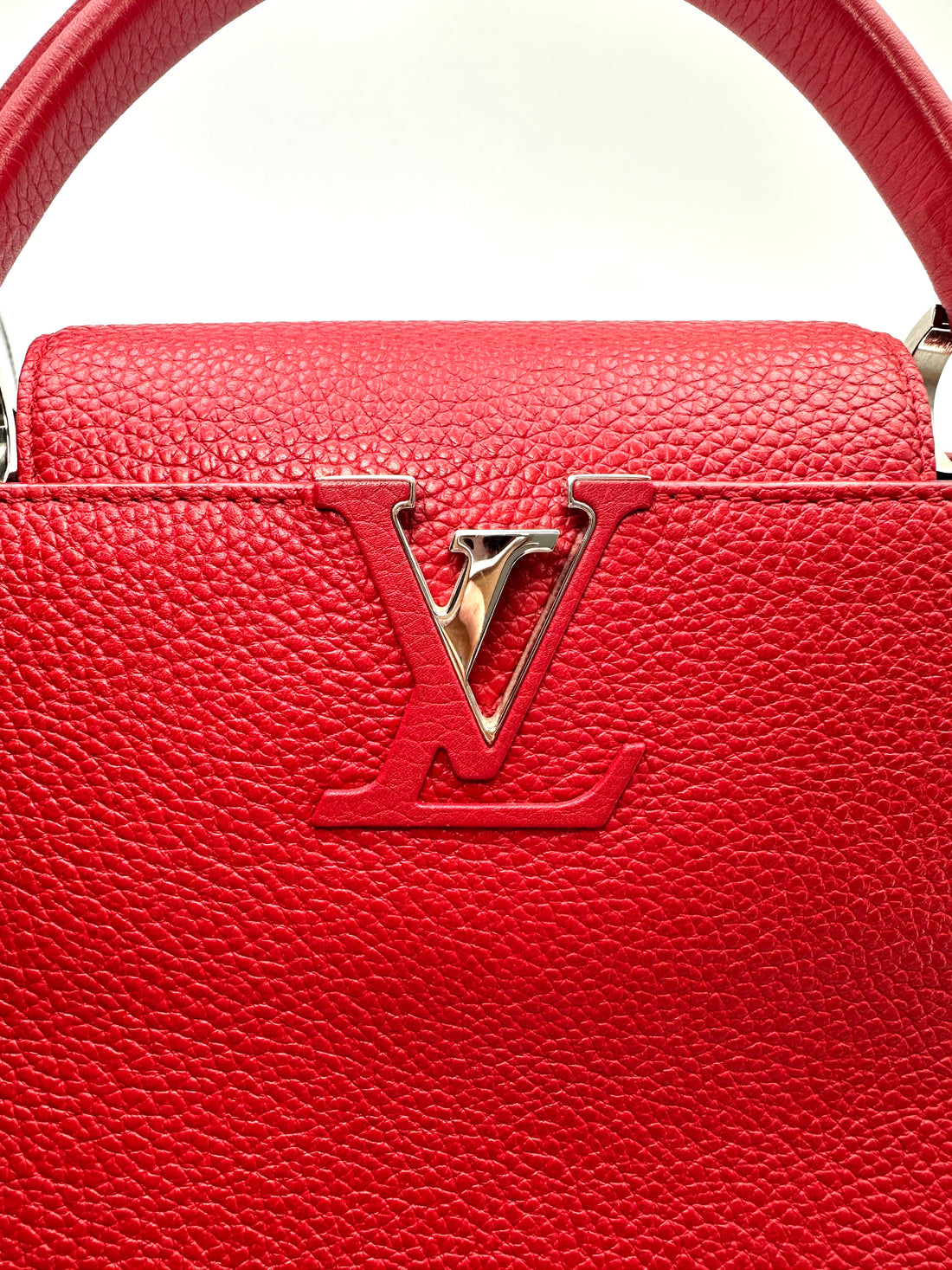 Louis Vuitton Capucines MM Red Taurillon Leather Handle Bag LV3202