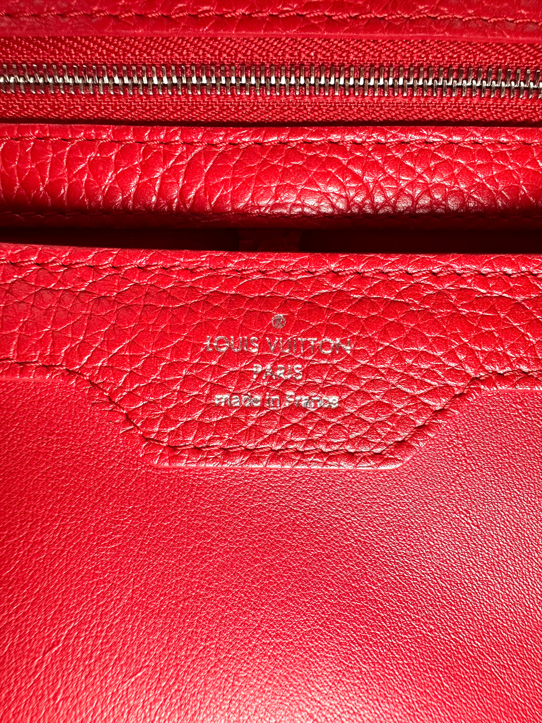 Louis Vuitton Capucines MM Red Taurillon Leather Handle Bag LV3202