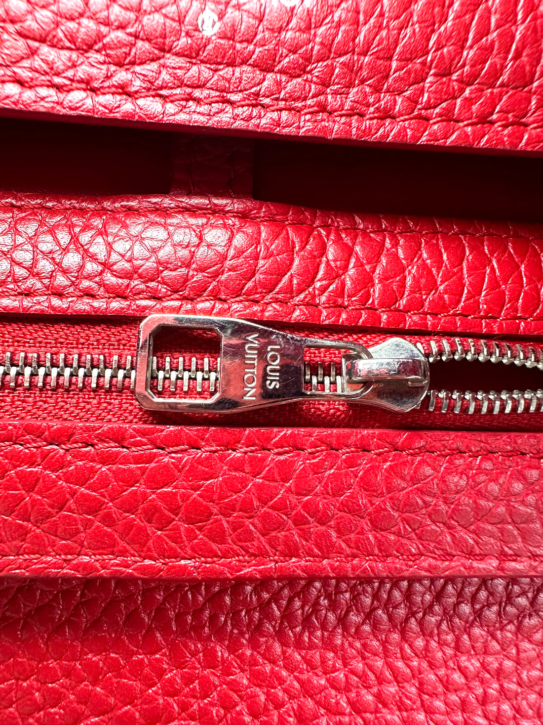 Louis Vuitton Capucines MM Red Taurillon Leather Handle Bag LV3202