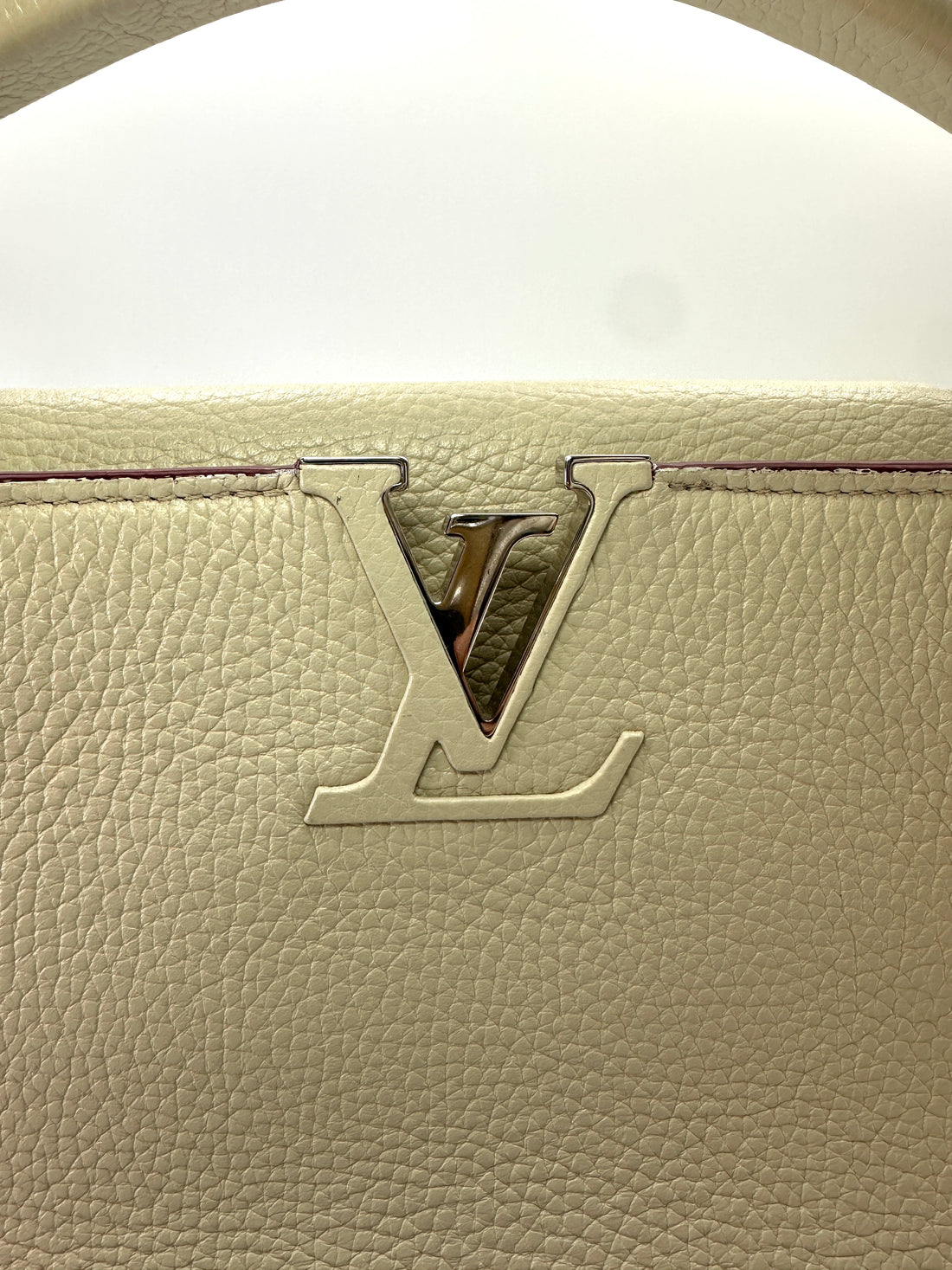 Louis Vuitton Capucines GM White Taurillon Leather Handle Bag LV3204