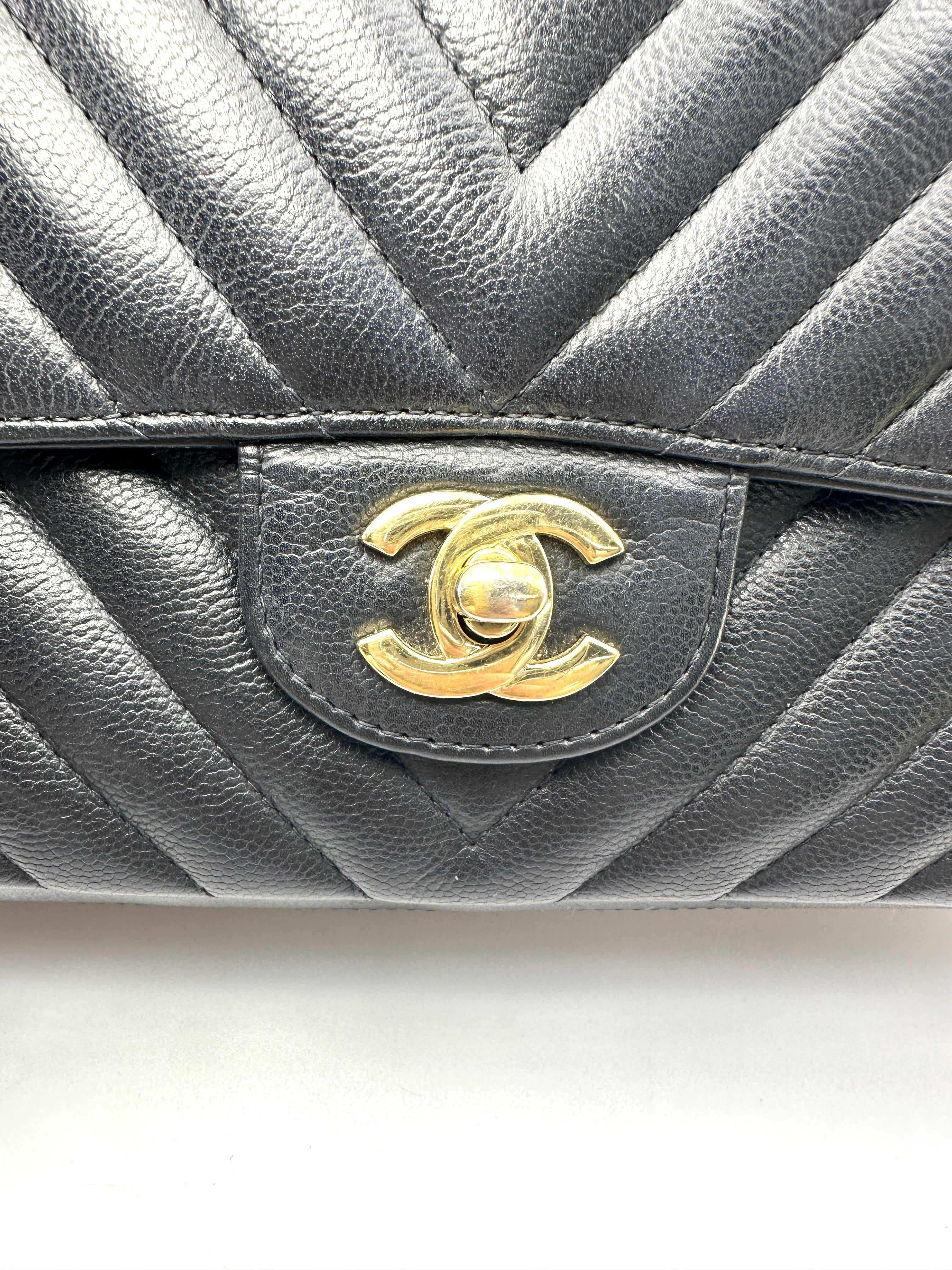 Chanel Classic Flap Black Chevron Quilted Leather Medium Size Shoulder Bag With Gold Hardware(31***67) CC2437