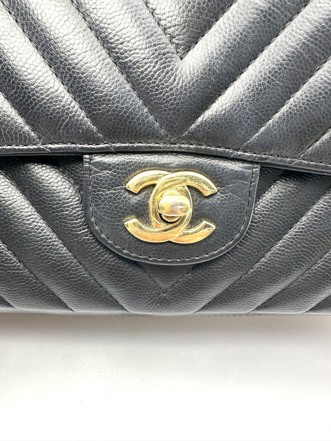 Chanel Classic Flap Black Chevron Quilted Leather Medium Size Shoulder Bag With Gold Hardware(31***67) CC2437