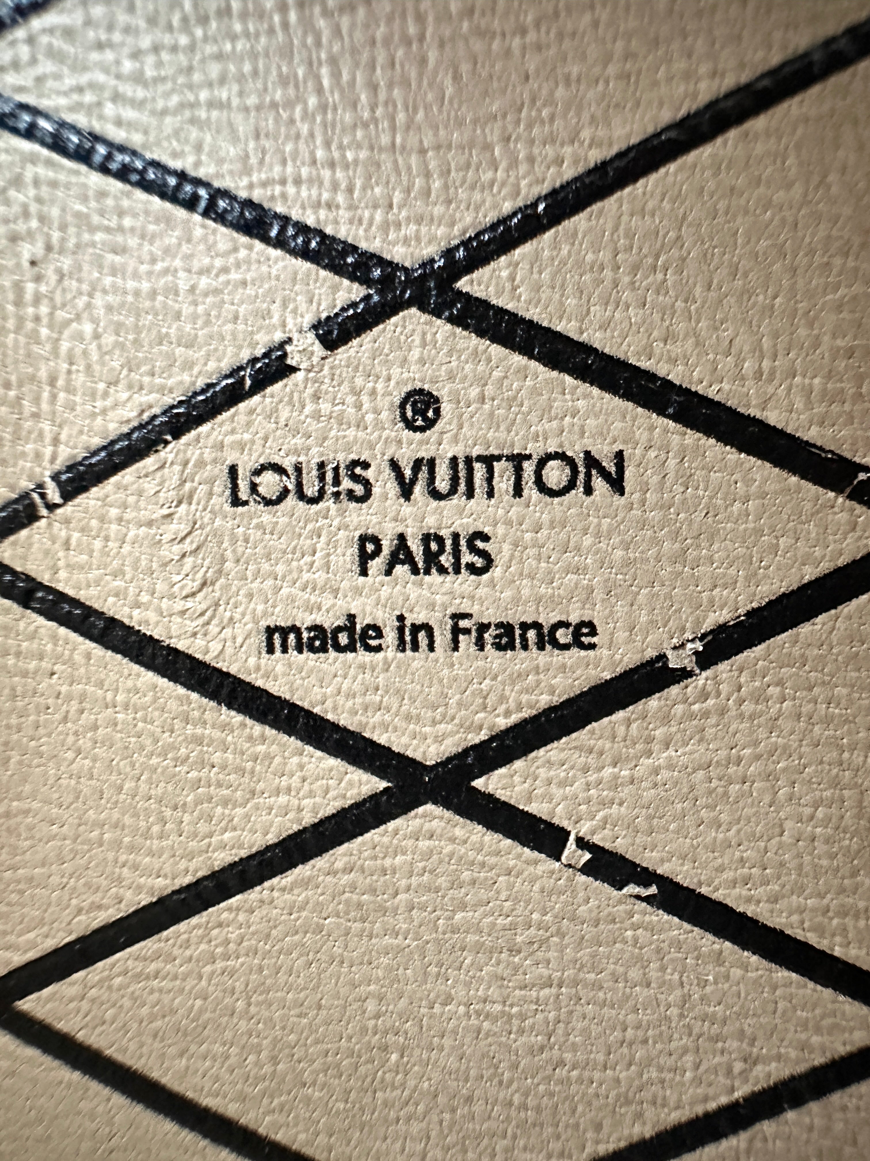 Louis Vuitton Trunk Clutch White/Black Epi Leather Bag LV3217