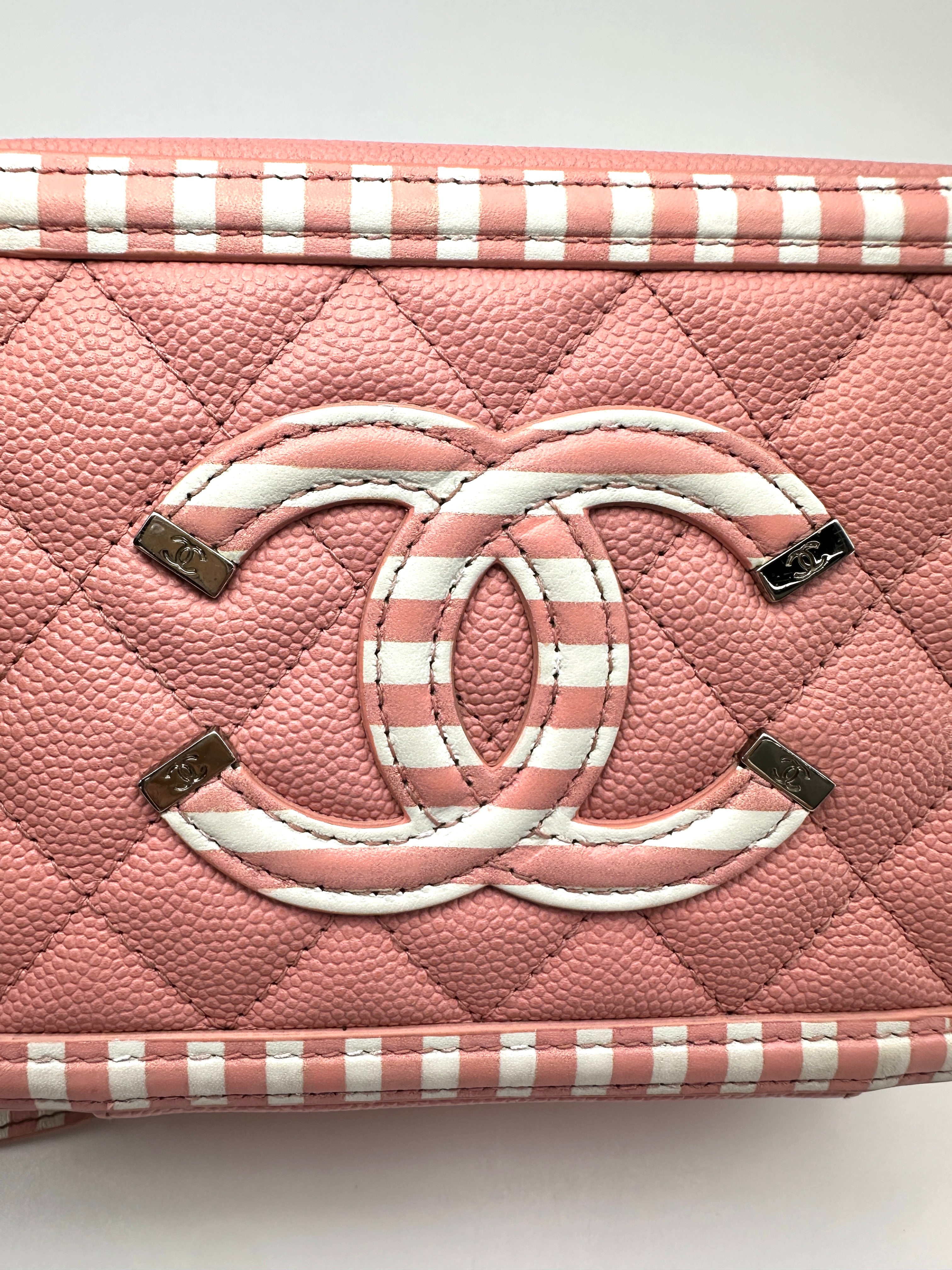 Chanel Filigree Pink/White Quilted Leather Vanity Case(27***66) CC2450