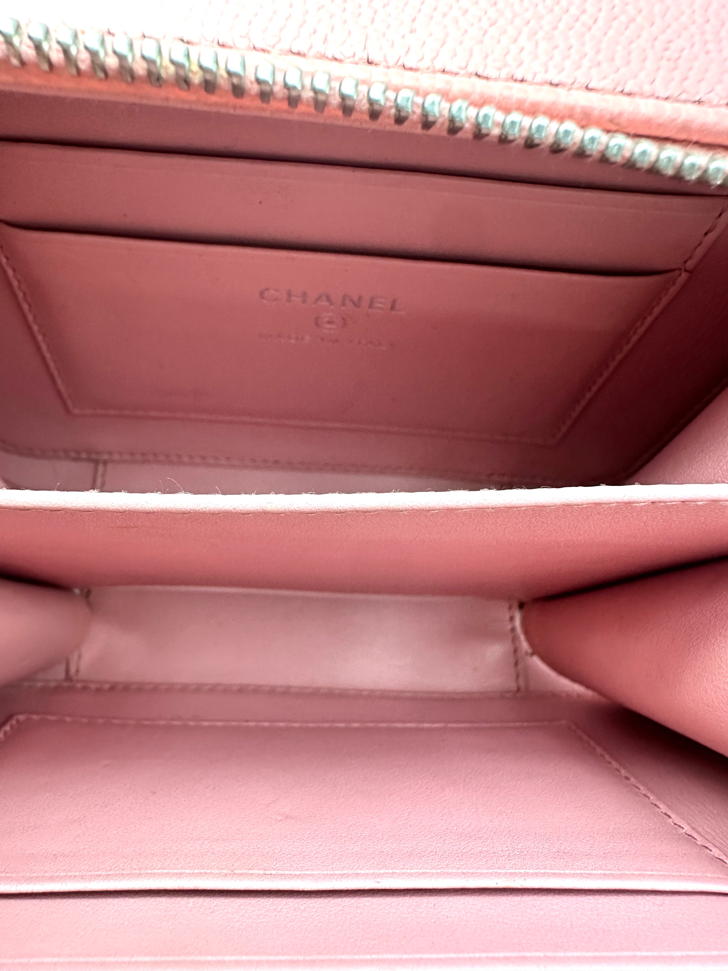 Chanel Filigree Pink/White Quilted Leather Vanity Case(27***66) CC2450