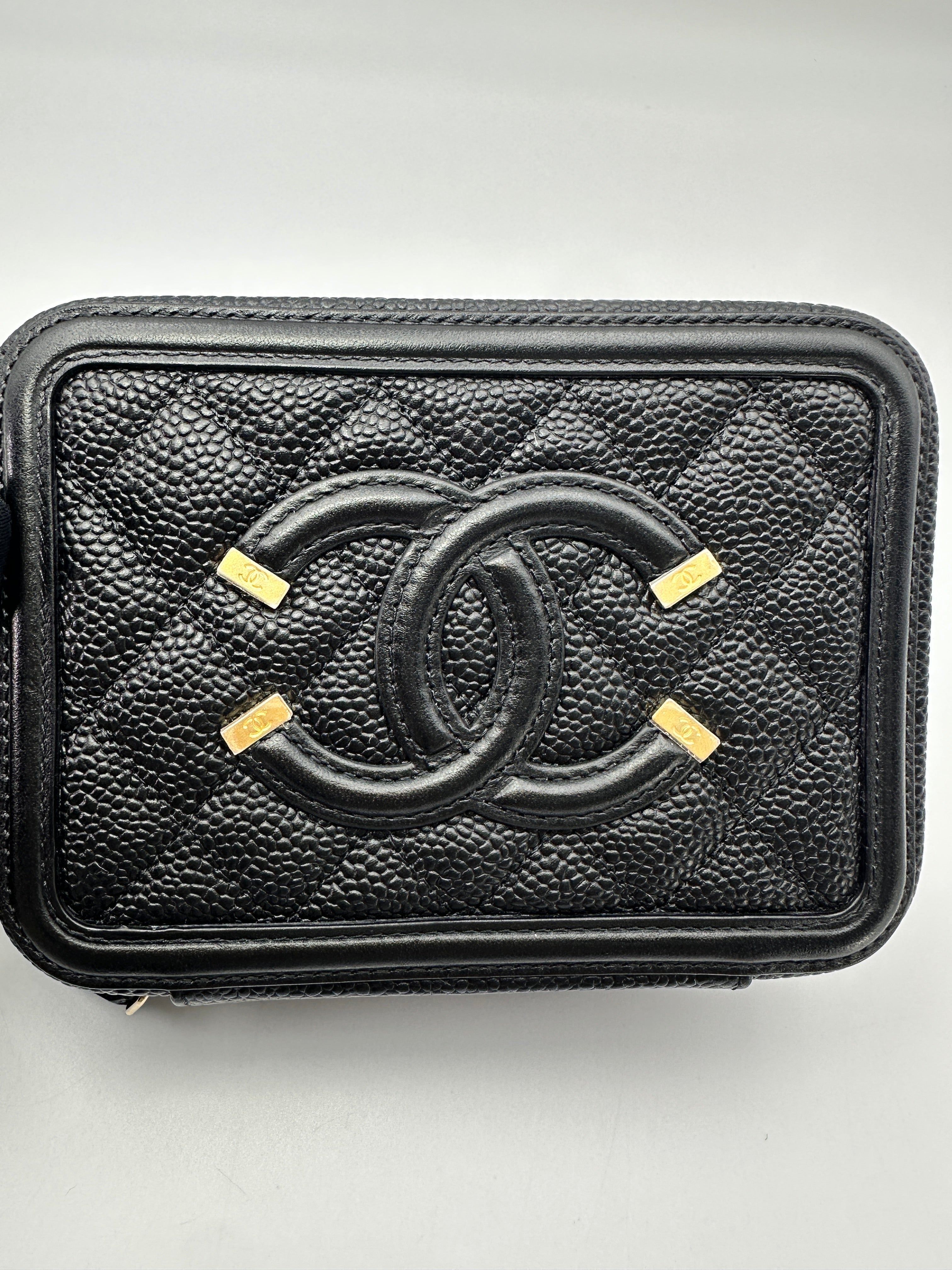 Chanel CC Filigree Black Quilted Leather Vanity Clutch(26***82) CC2452