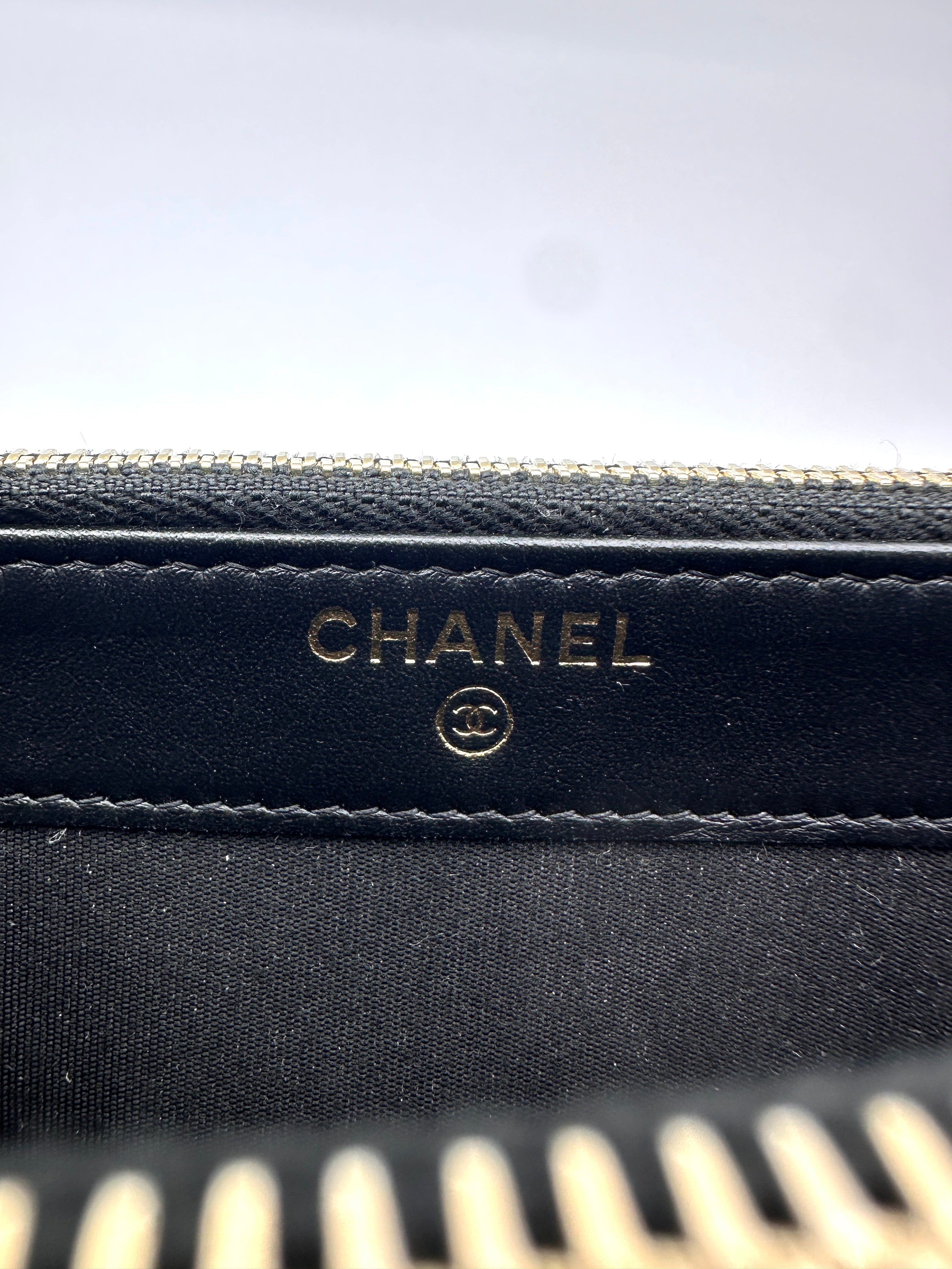 Chanel CC Filigree Black Quilted Leather Vanity Clutch(27***33) CC2454