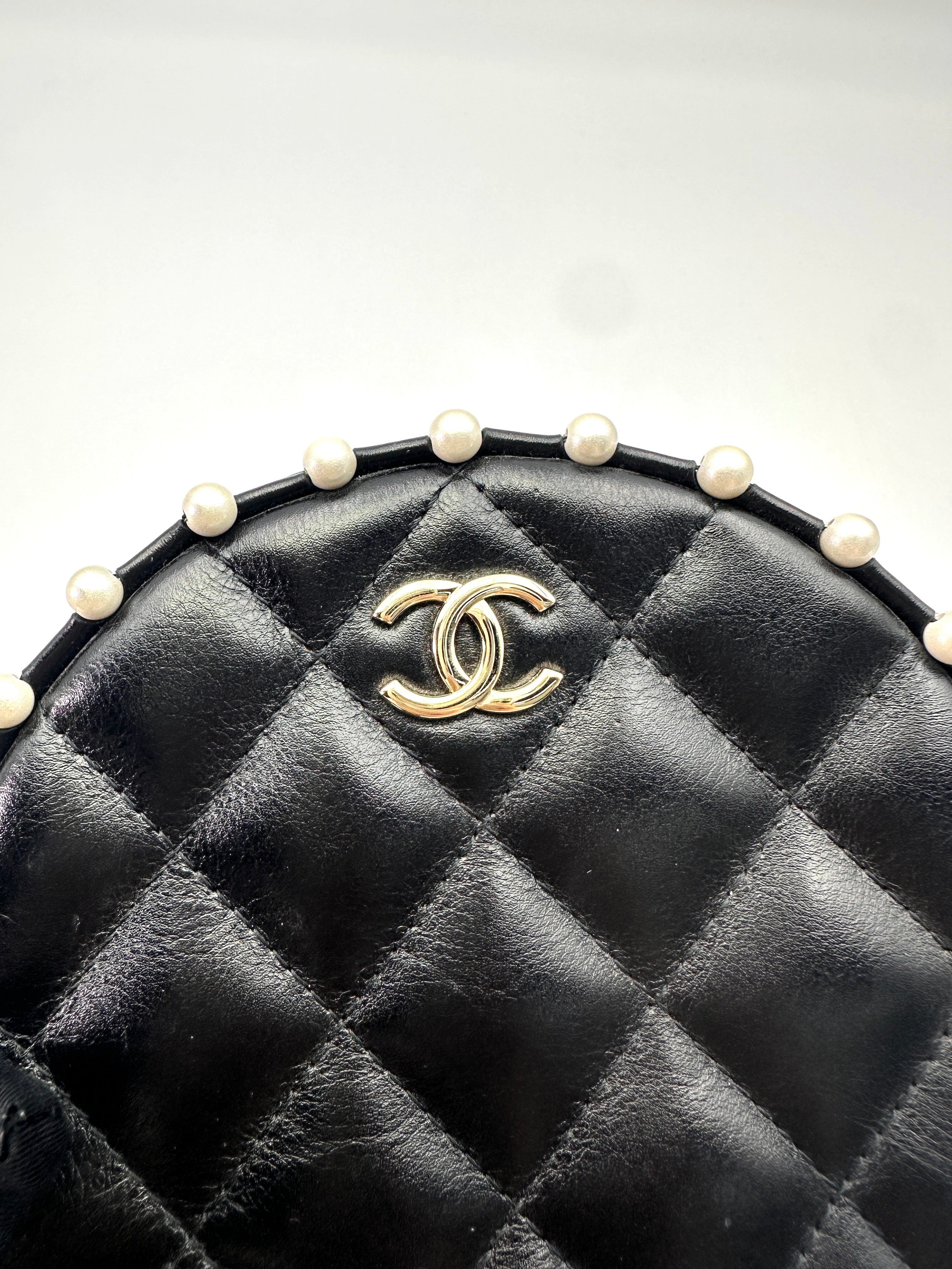 Chanel CC Pearl Black Quilted Leather Round Clutch(29***71) CC2455