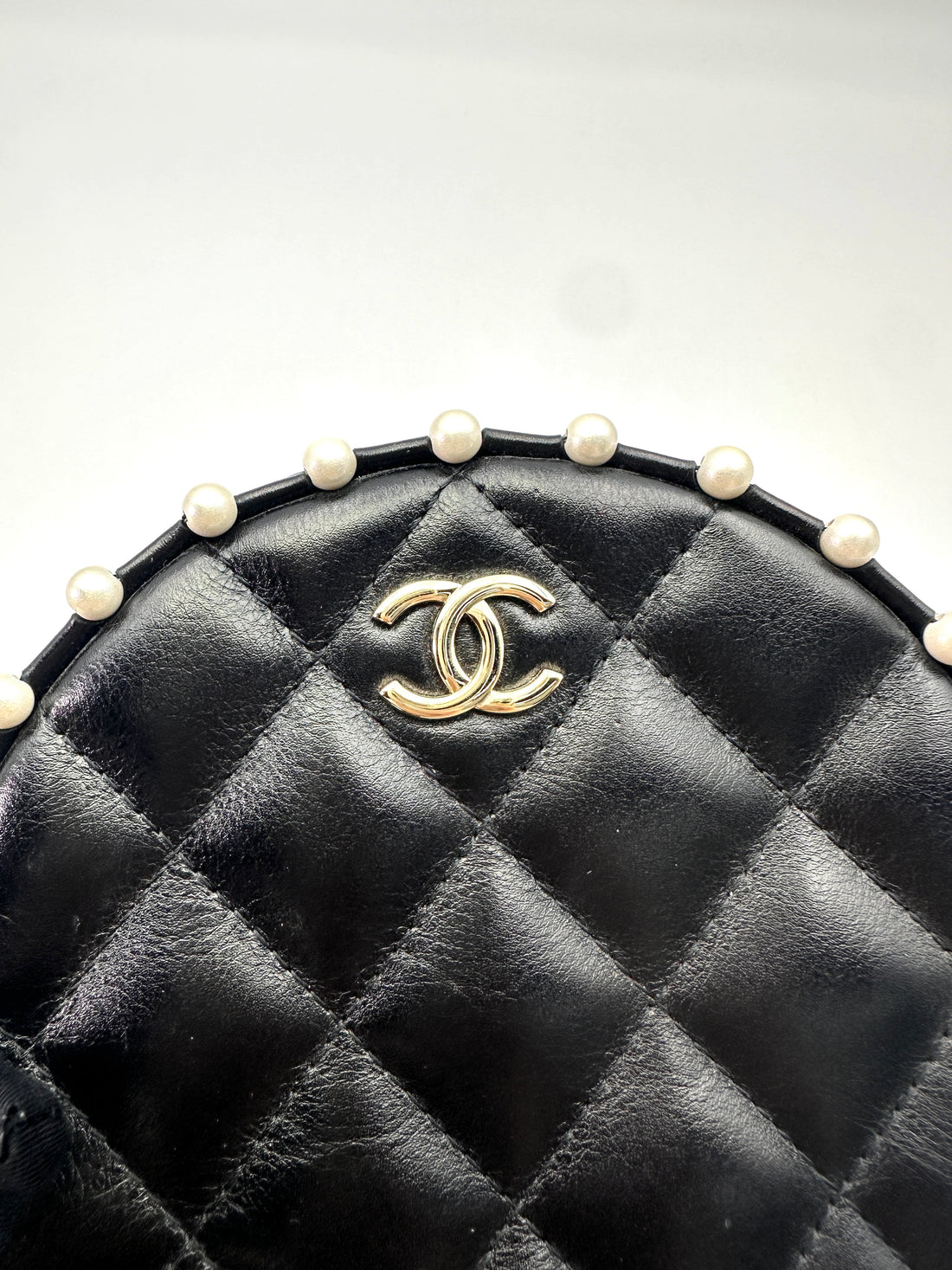 Chanel CC Pearl Black Quilted Leather Round Clutch(29***71) CC2455